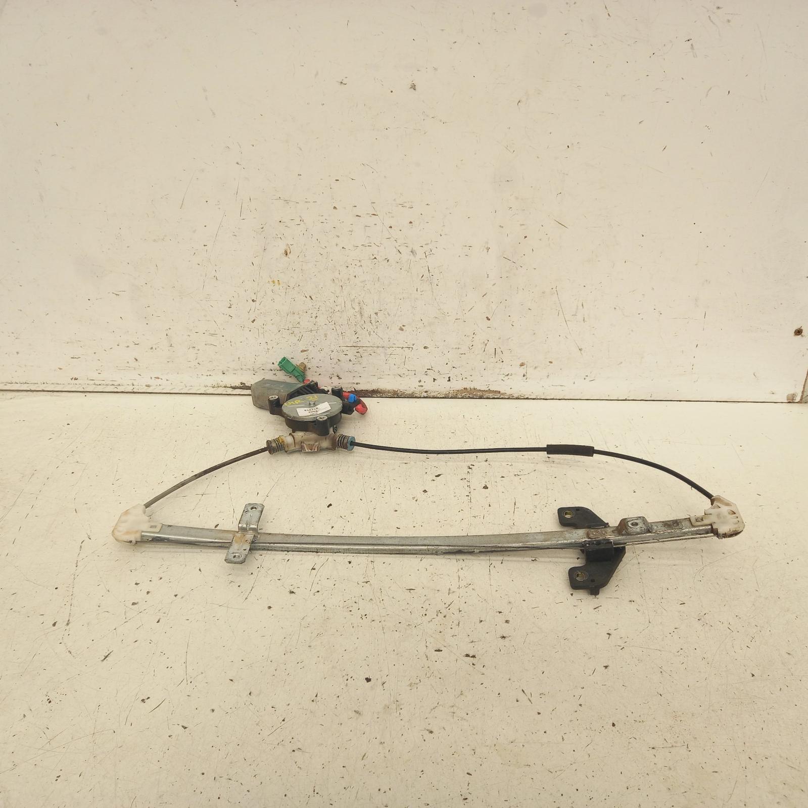 View Auto part Left Rear Wnd Reg/Motor Honda Crv 2002