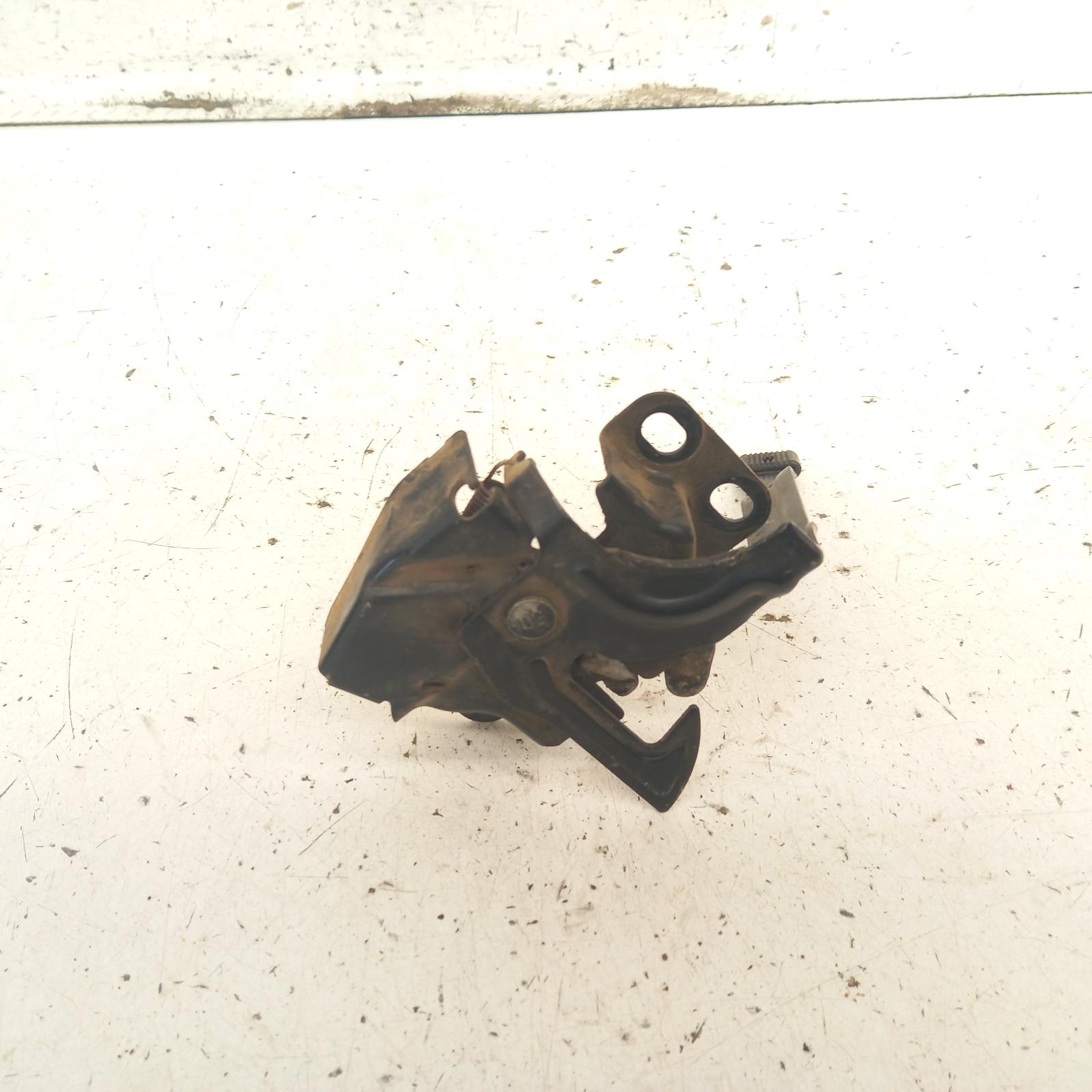 View Auto part Bonnet Lock/Support Honda Crv 2002