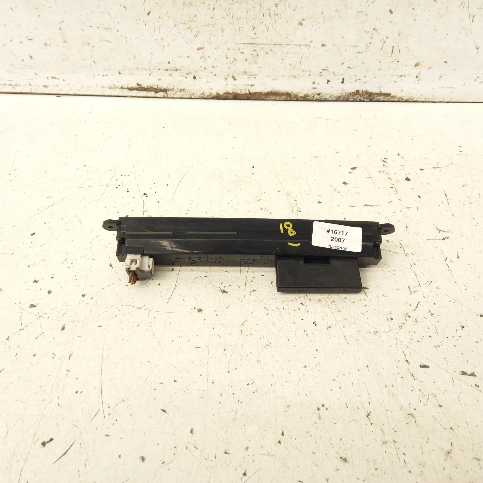 View Auto part Clock Hyundai Tucson 2007