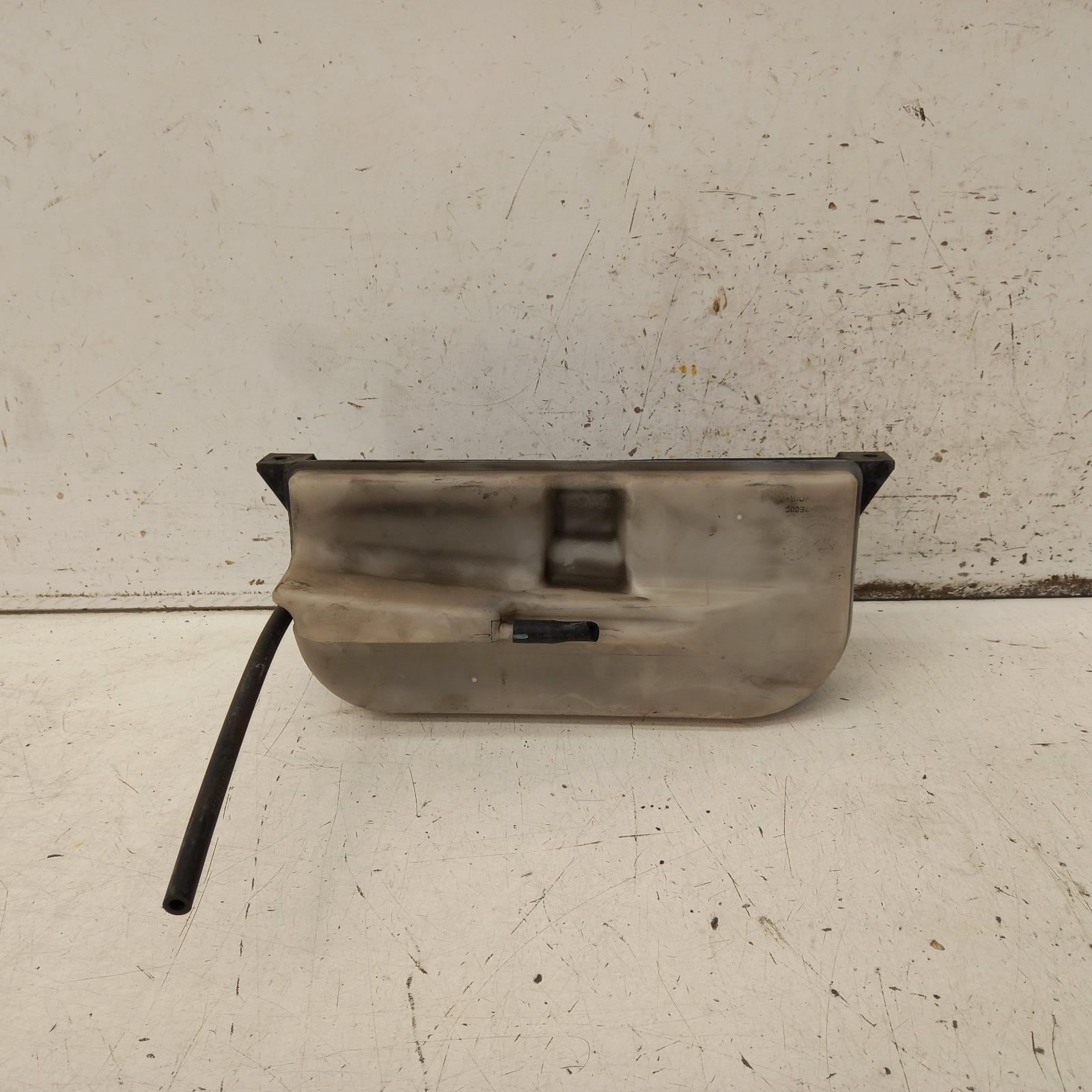 View Auto part Overflow Bottle Hyundai Tucson 2007