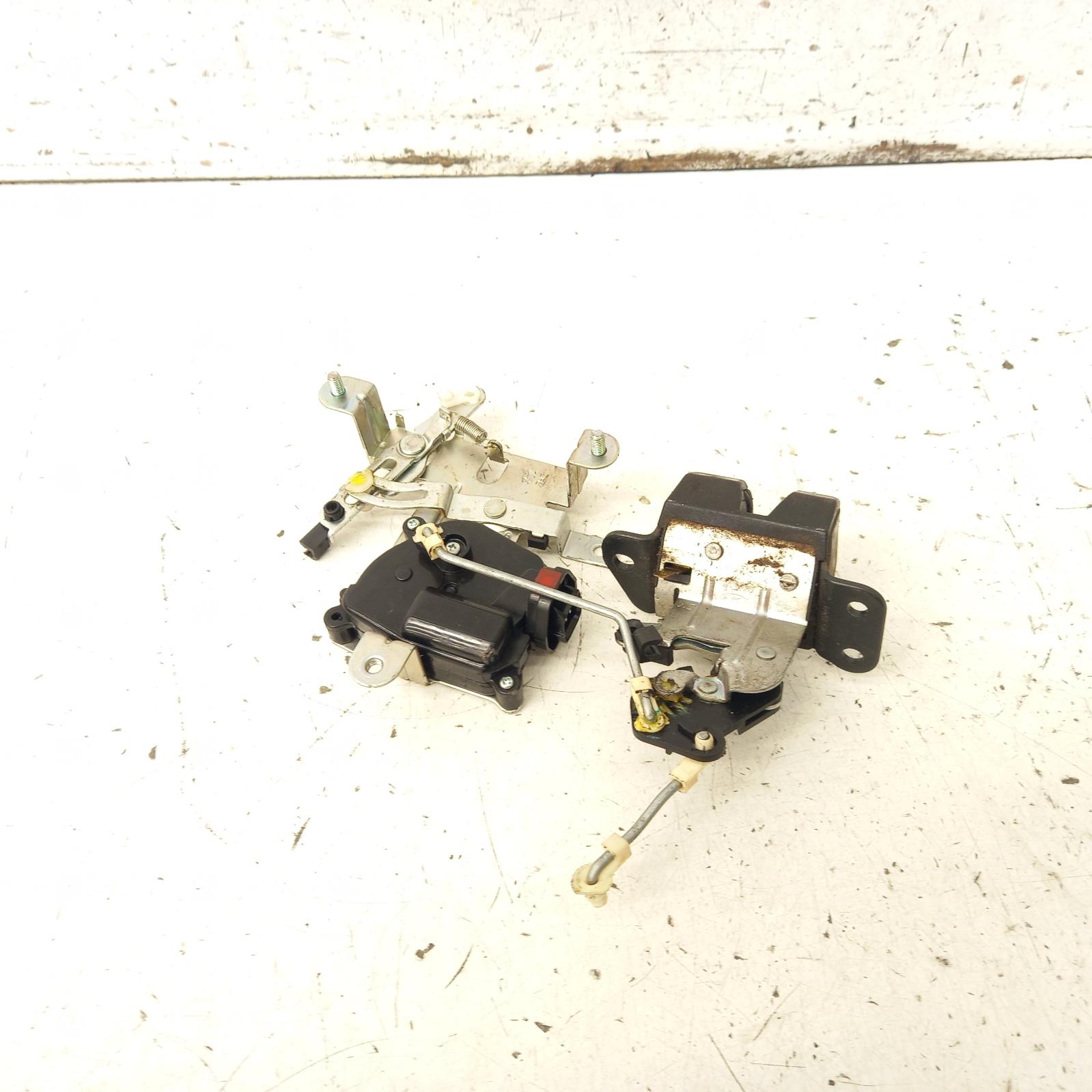 View Auto part Door/Boot/Gate Lock Hyundai Tucson 2007
