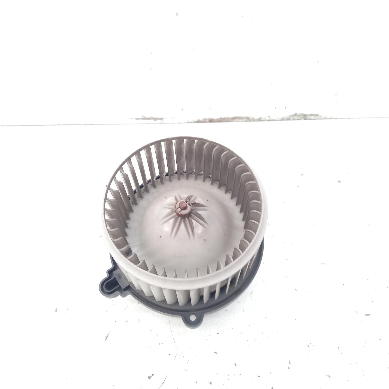 View Auto part Heater Fan Motor Hyundai Tucson 2007