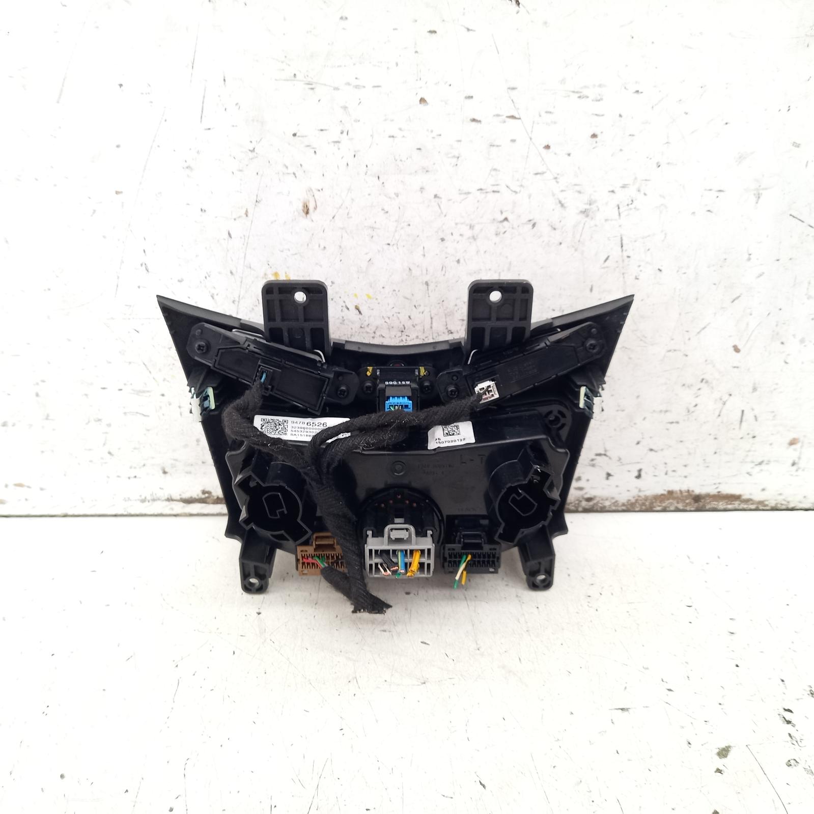 View Auto part Heater/Ac Controls Holden Trax 2015