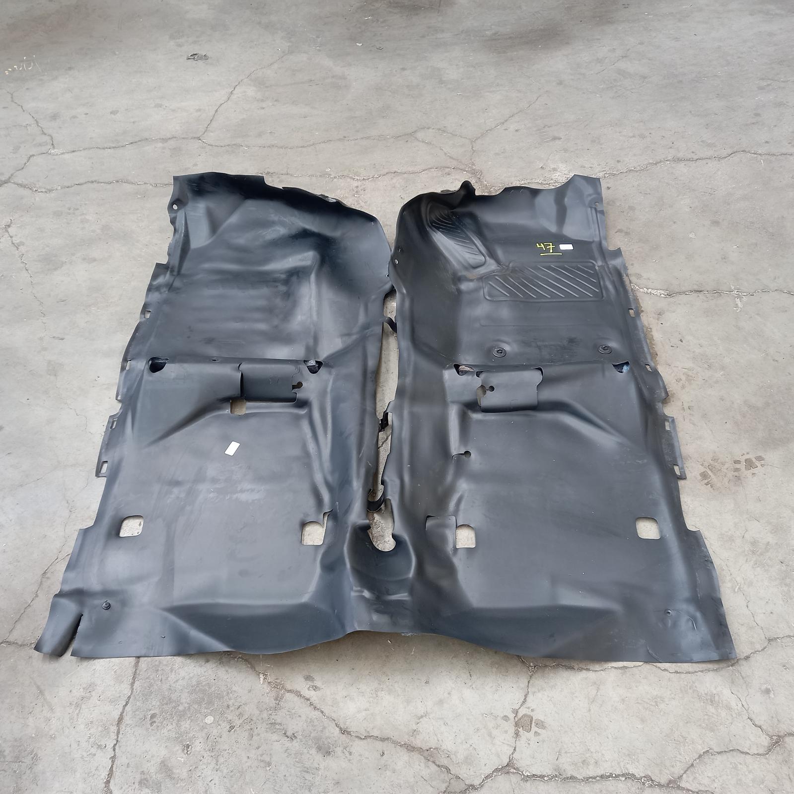 View Auto part Carpet Toyota Hilux 2018