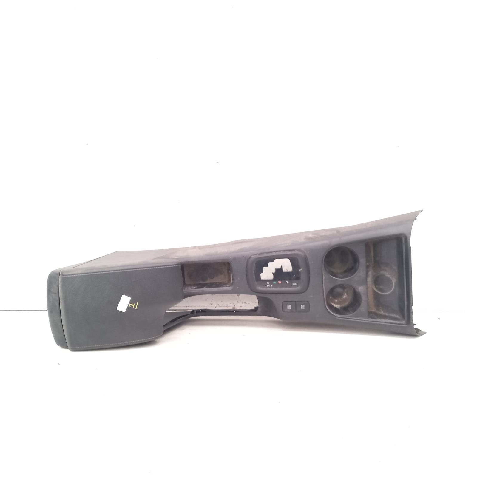 View Auto part Console Toyota Hilux 2019