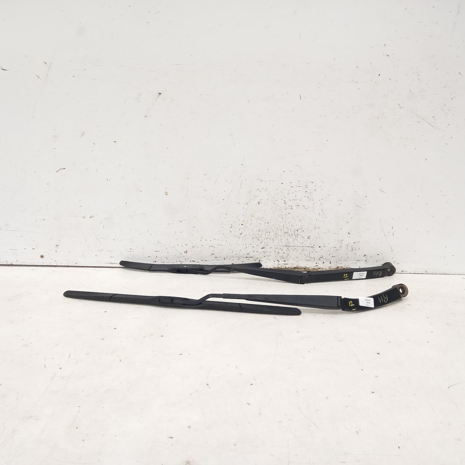 View Auto part Wiper Arm Toyota Hilux 2019