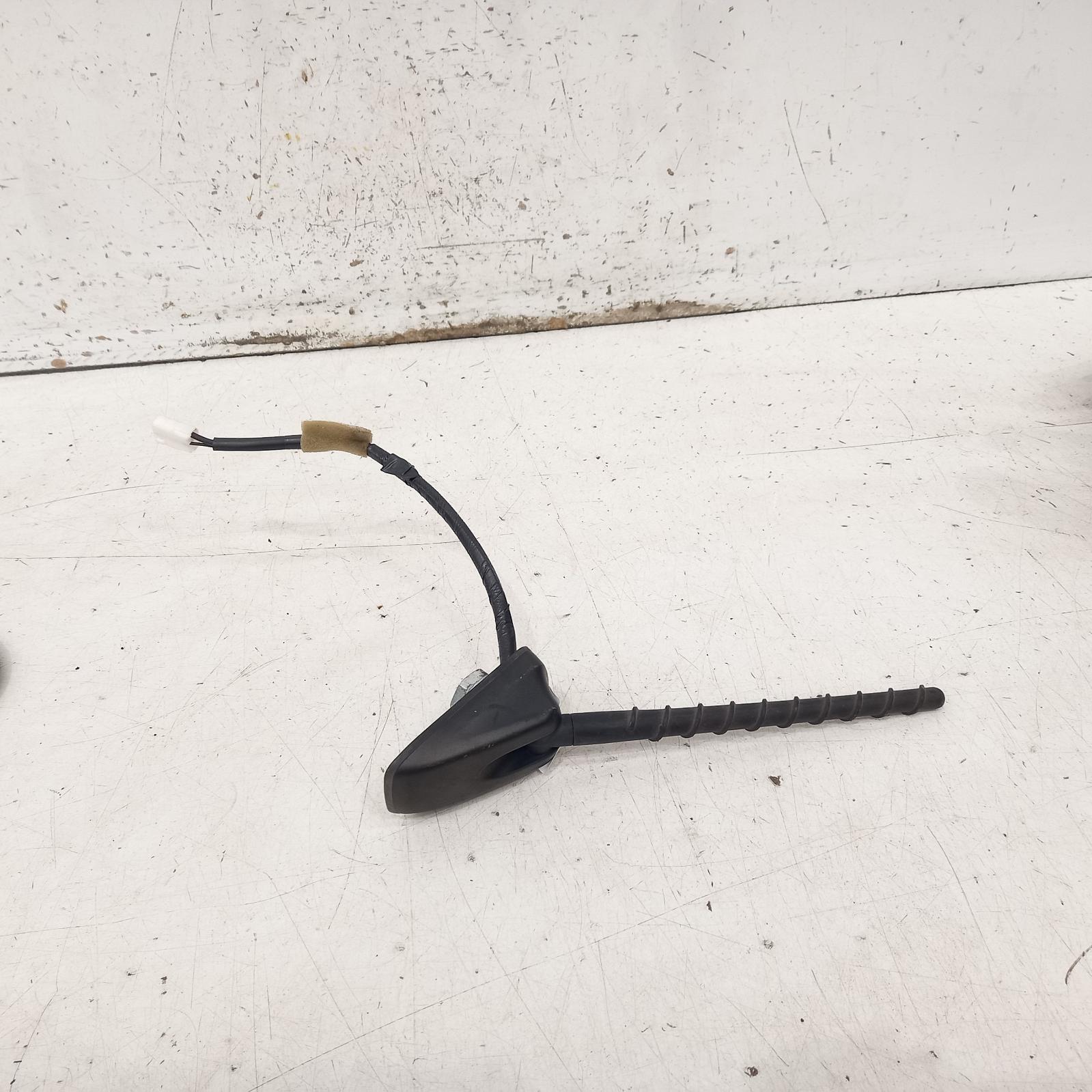 View Auto part Antenna Toyota Hilux 2019