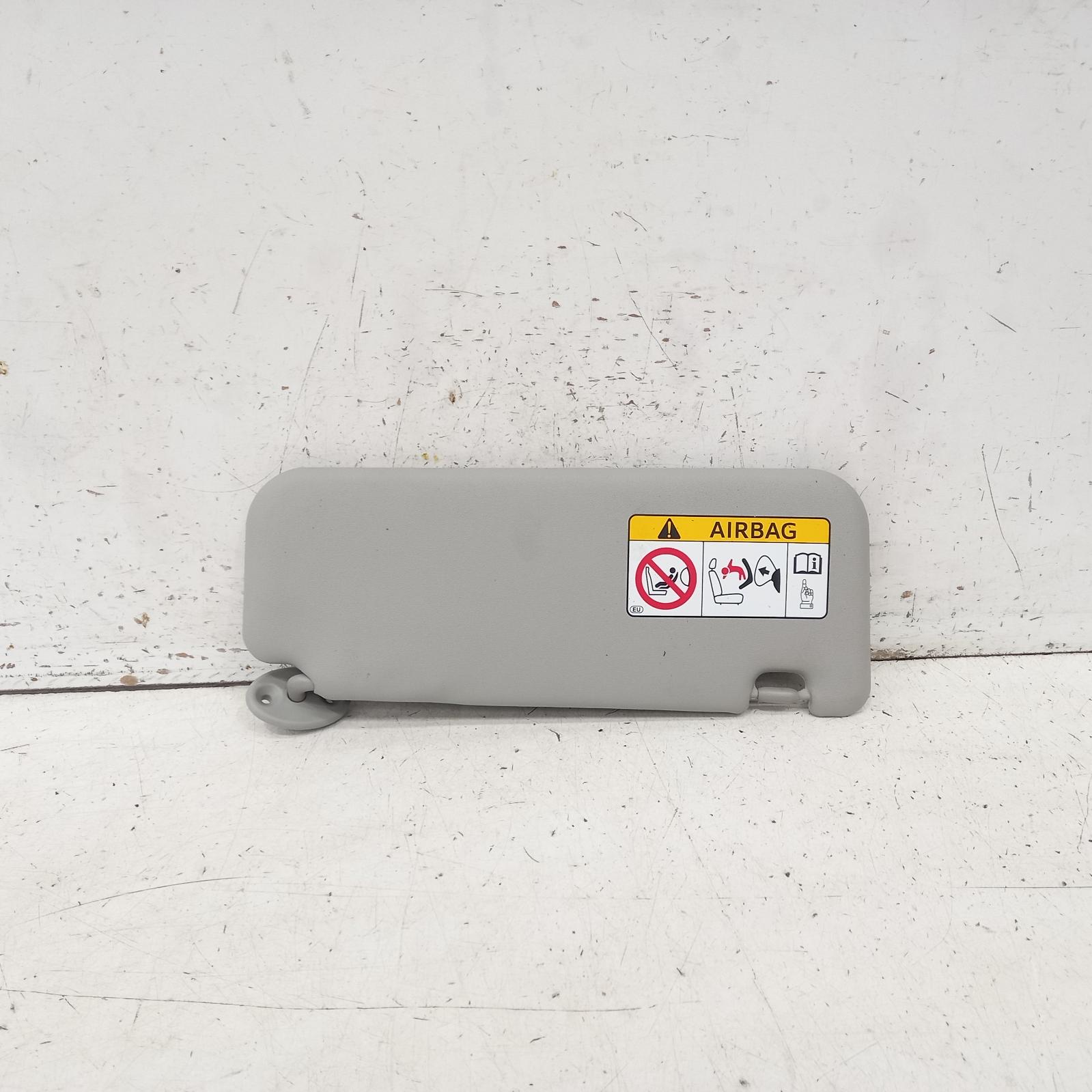 View Auto part Sunvisor Toyota Hilux 2019