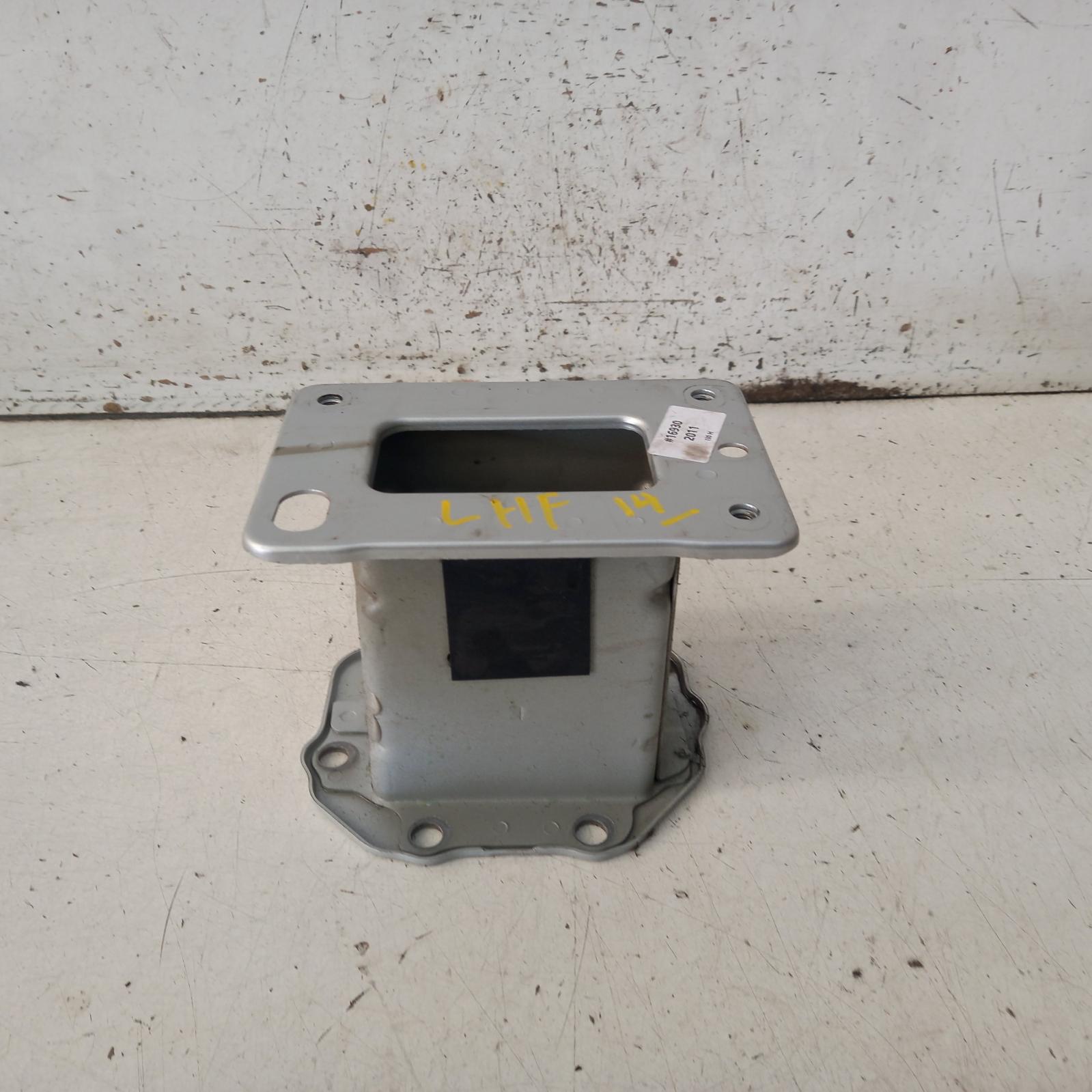 View Auto part F/Bar Reinforc/Brack Hyundai I30 2011