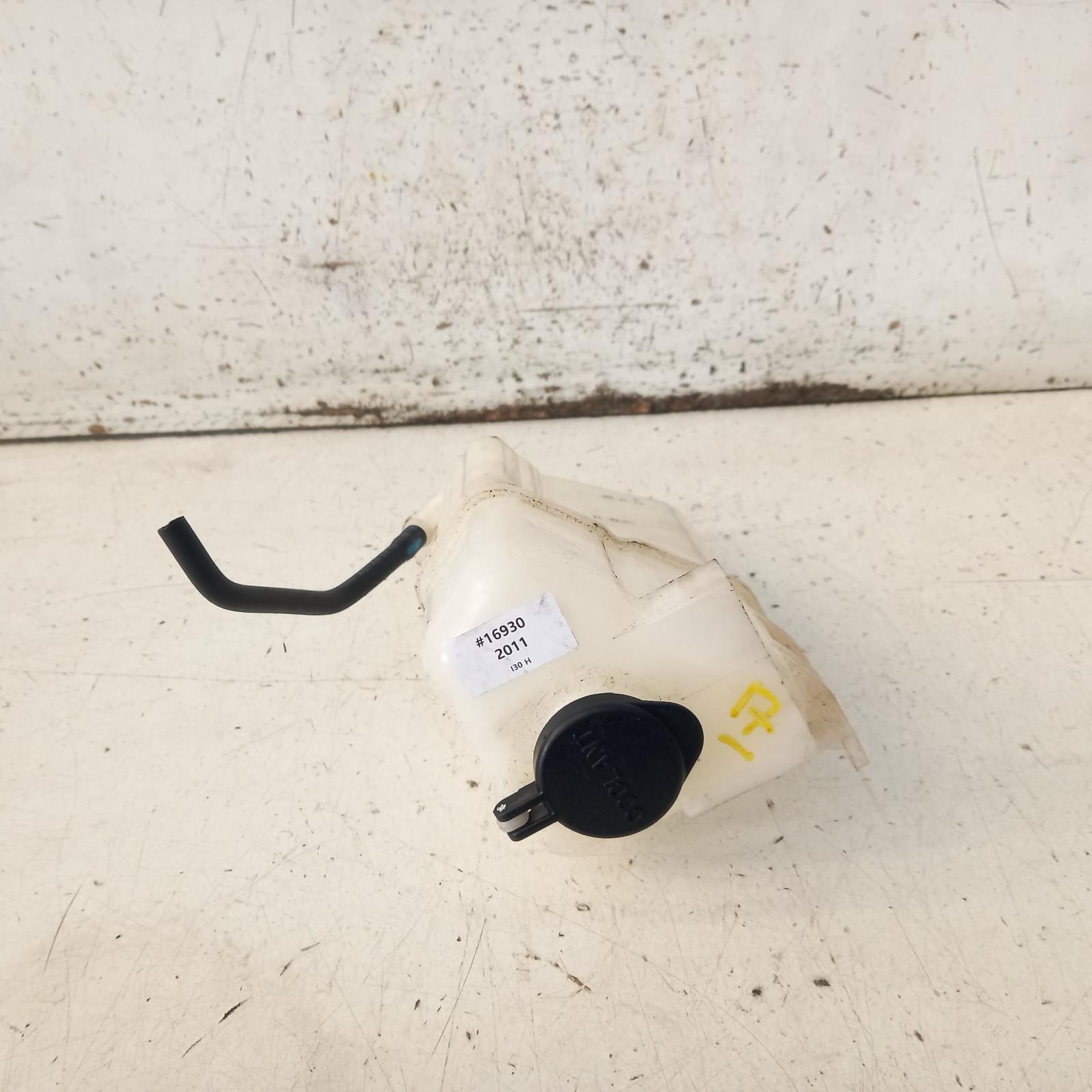 View Auto part Overflow Bottle Hyundai I30 2011