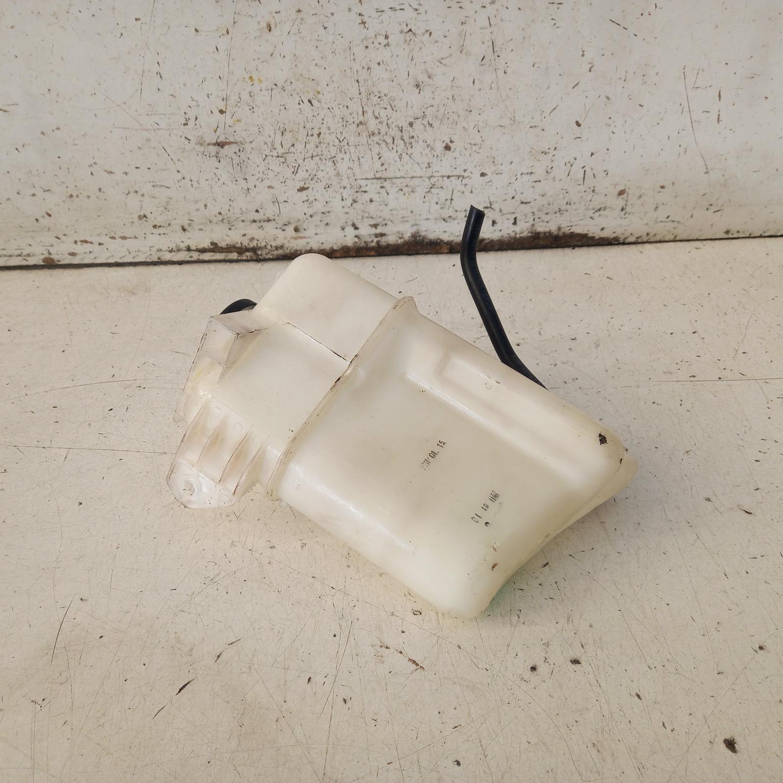 View Auto part Overflow Bottle Hyundai I30 2011