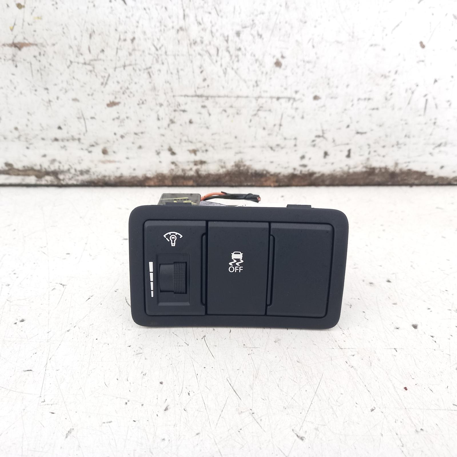 View Auto part Misc Switch/Relay Hyundai I30 2011