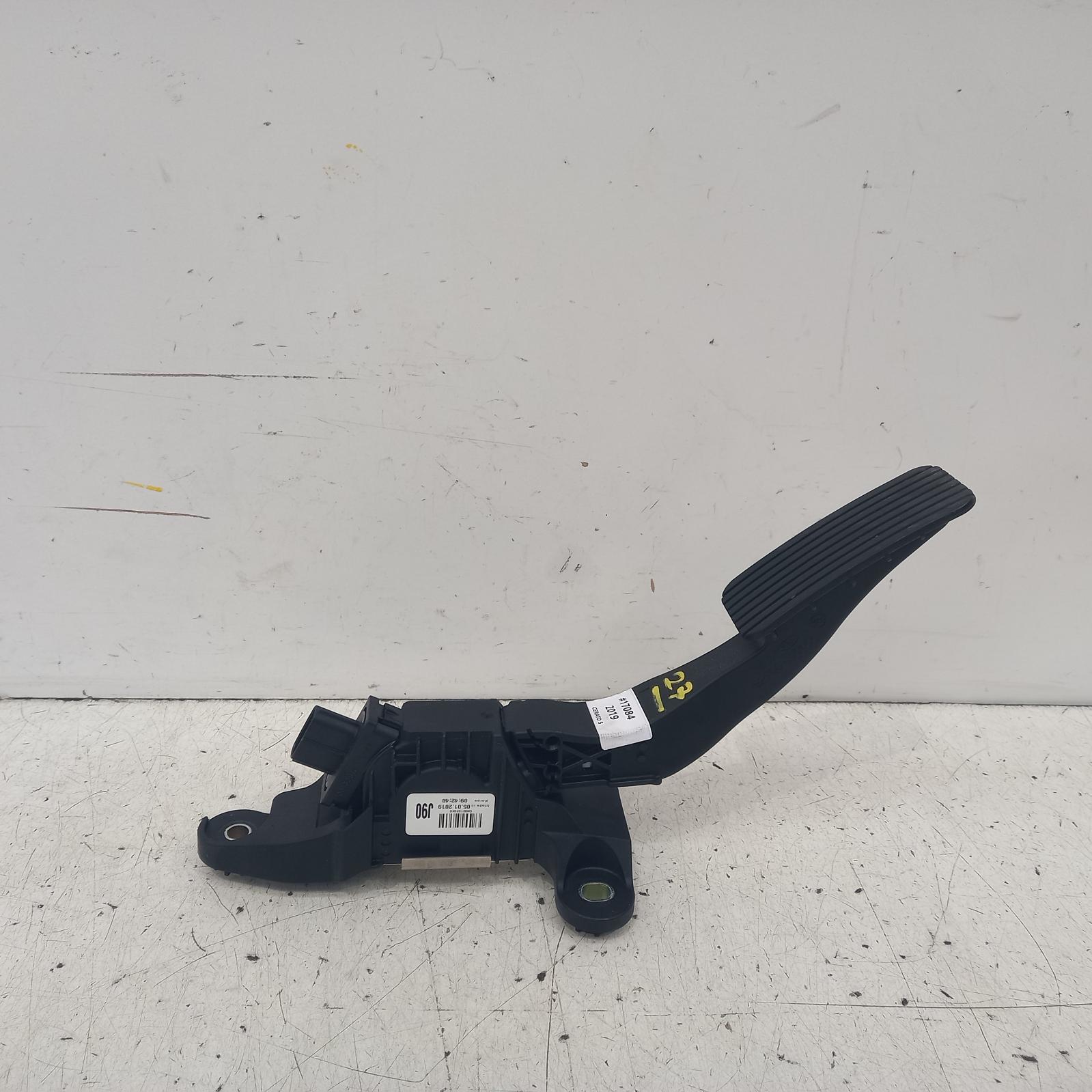 View Auto part Pedal Assembly Kia Cerato 2019