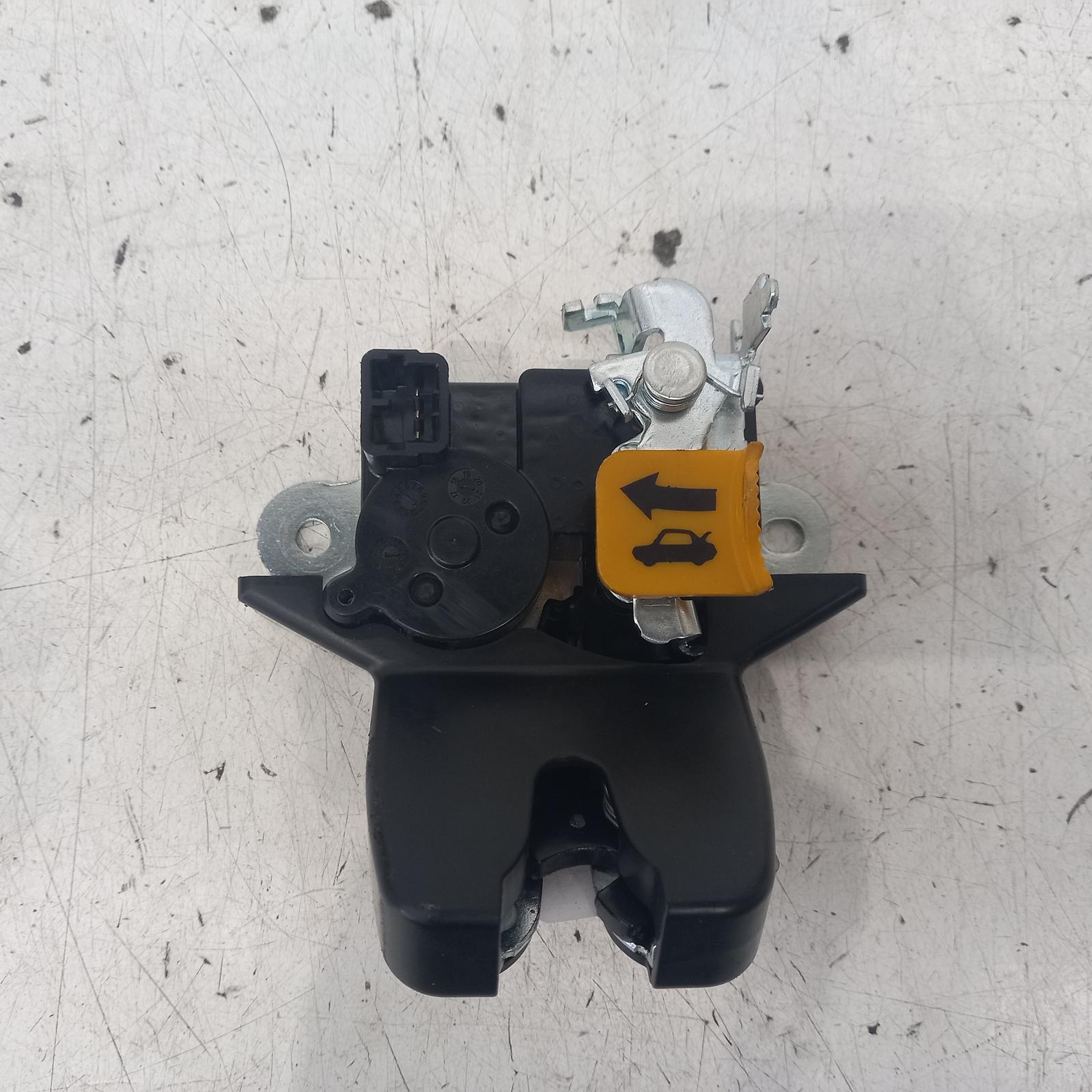 View Auto part Door/Boot/Gate Lock Kia Cerato 2019