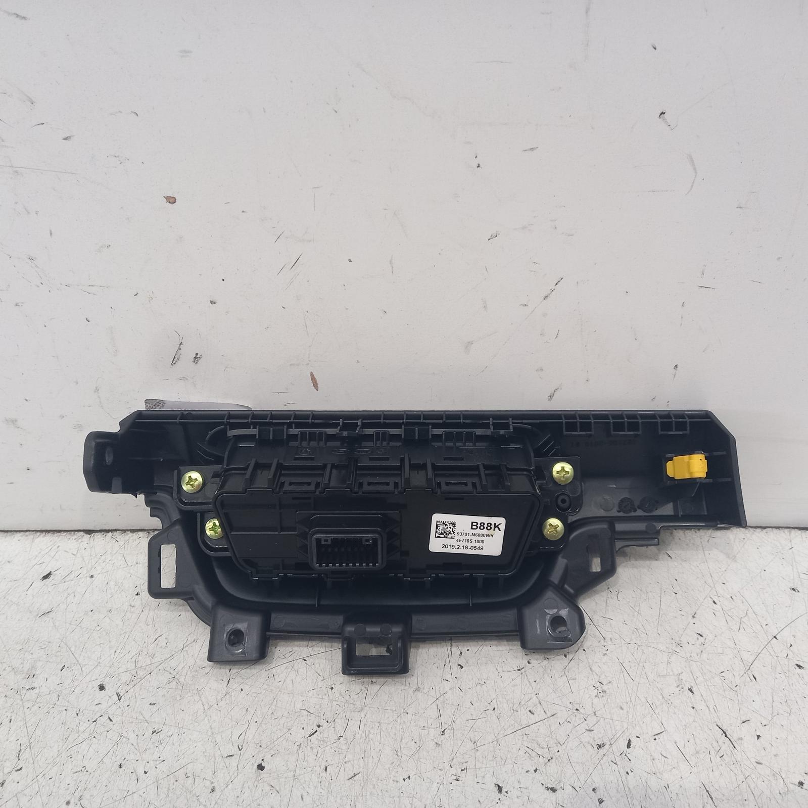 View Auto part Misc Switch/Relay Kia Cerato 2019