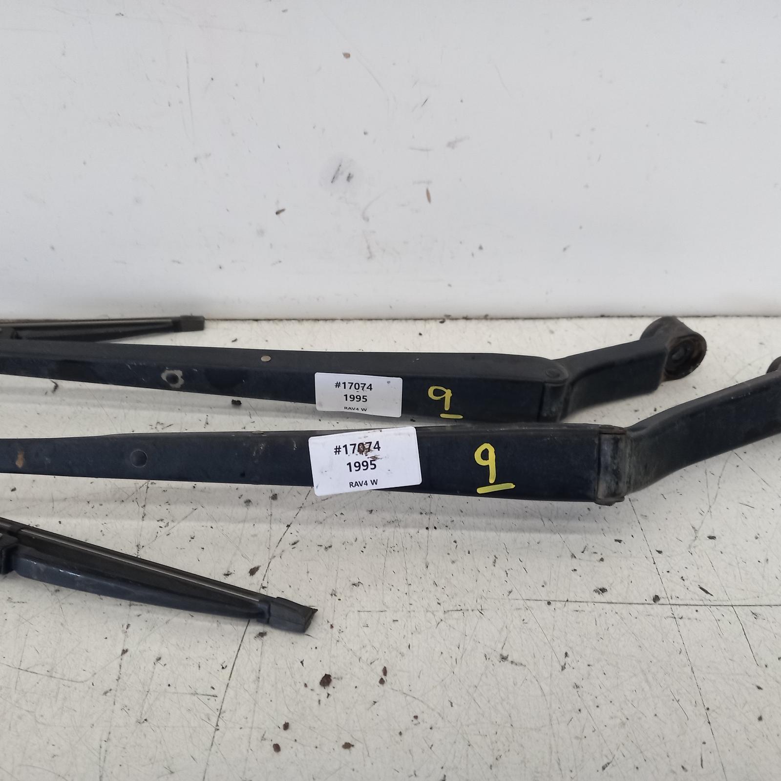 View Auto part Wiper Arm Toyota Rav4 1995