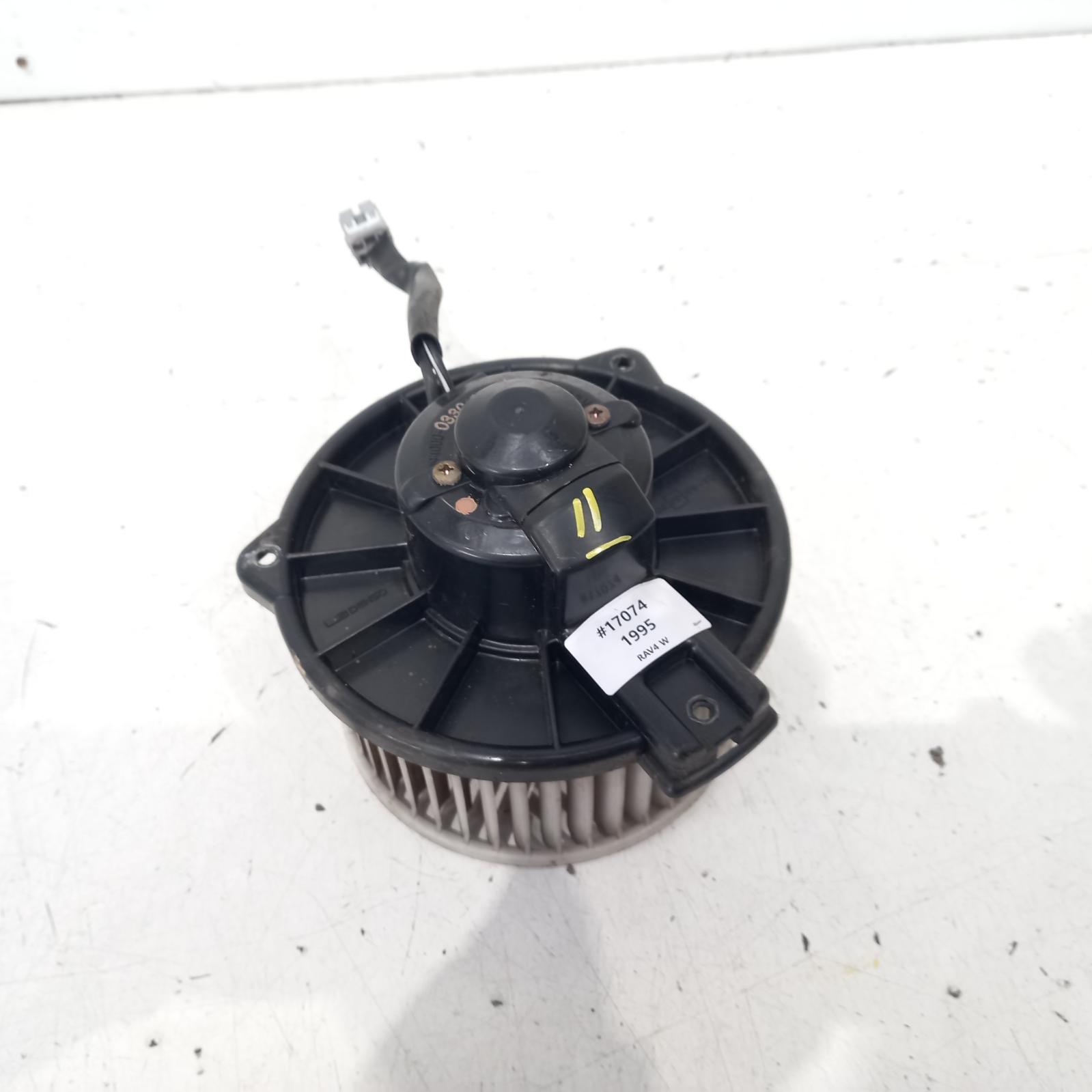 View Auto part Heater Fan Motor Toyota Rav4 1995