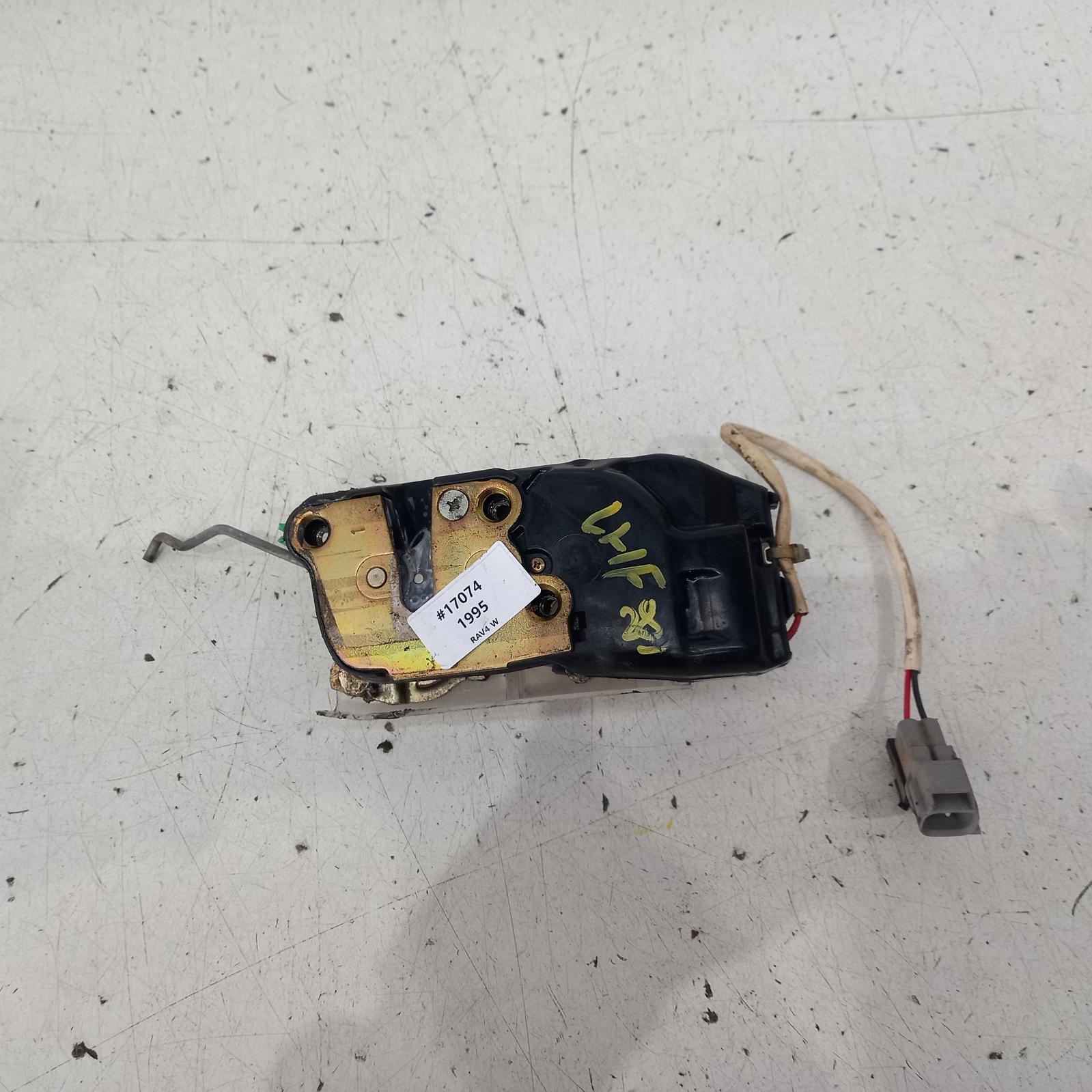 View Auto part Door/Boot/Gate Lock Toyota Rav4 1995