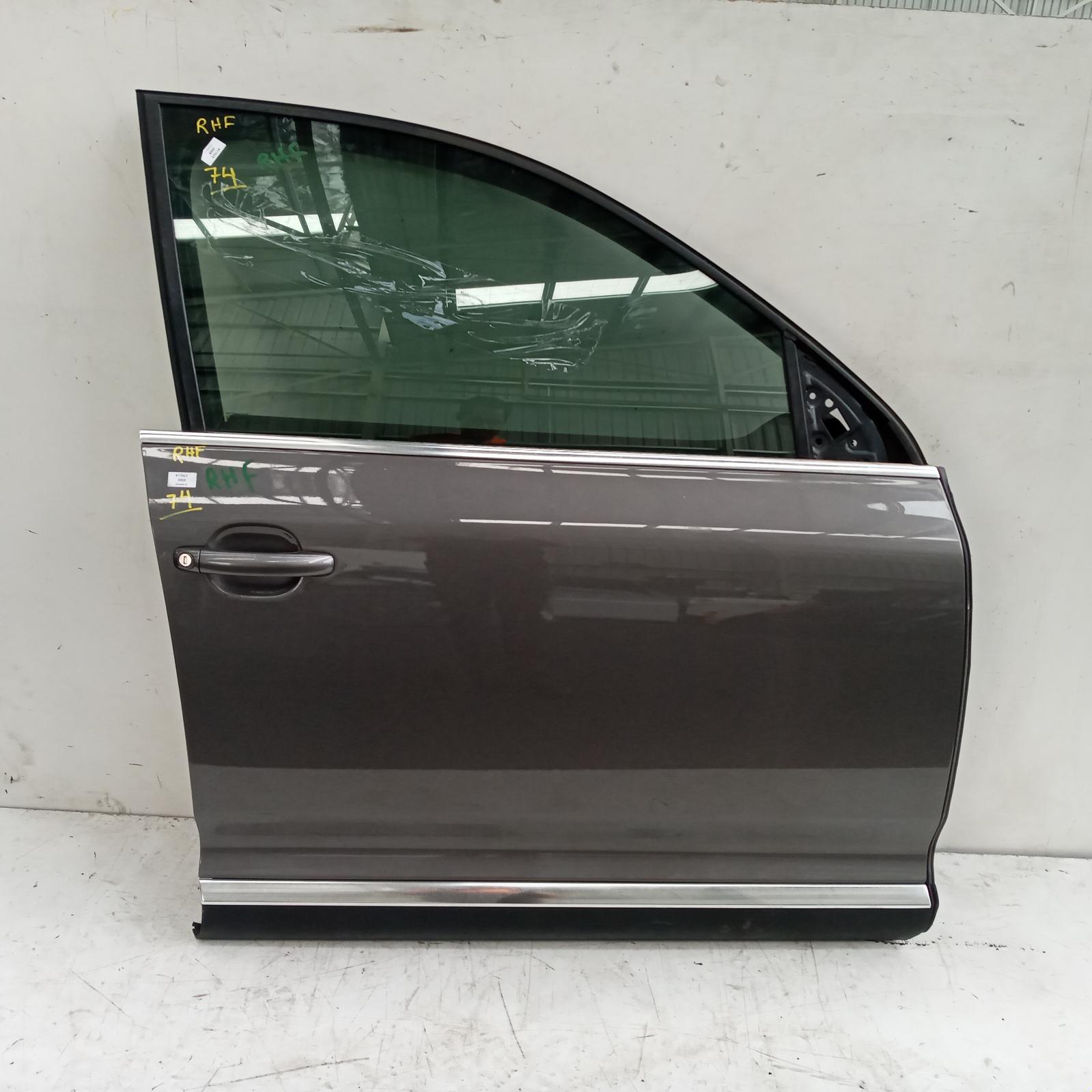 View Auto part Right Front Door Volkswagen Touareg 2008