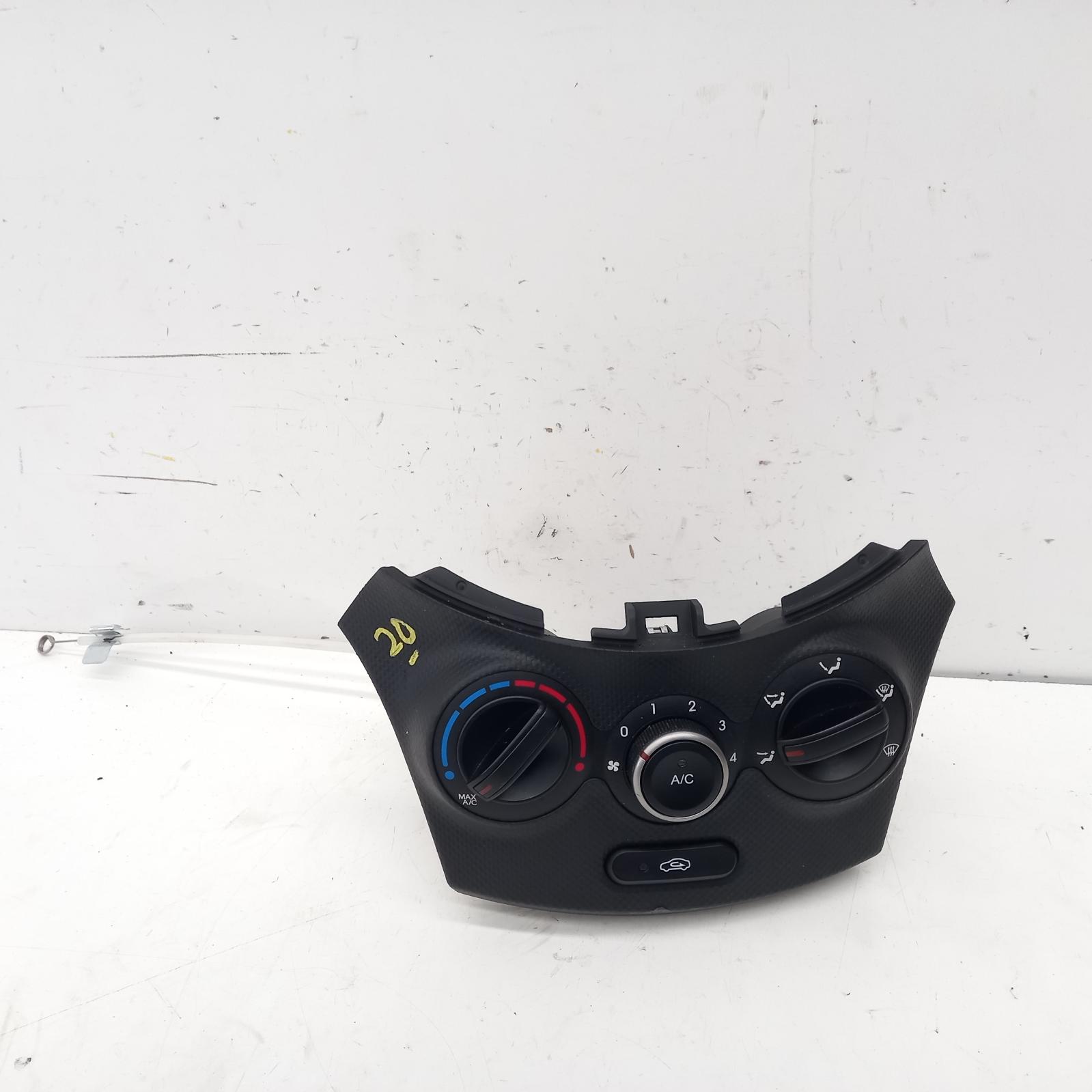 View Auto part Heater/Ac Controls Hyundai Accent 2016