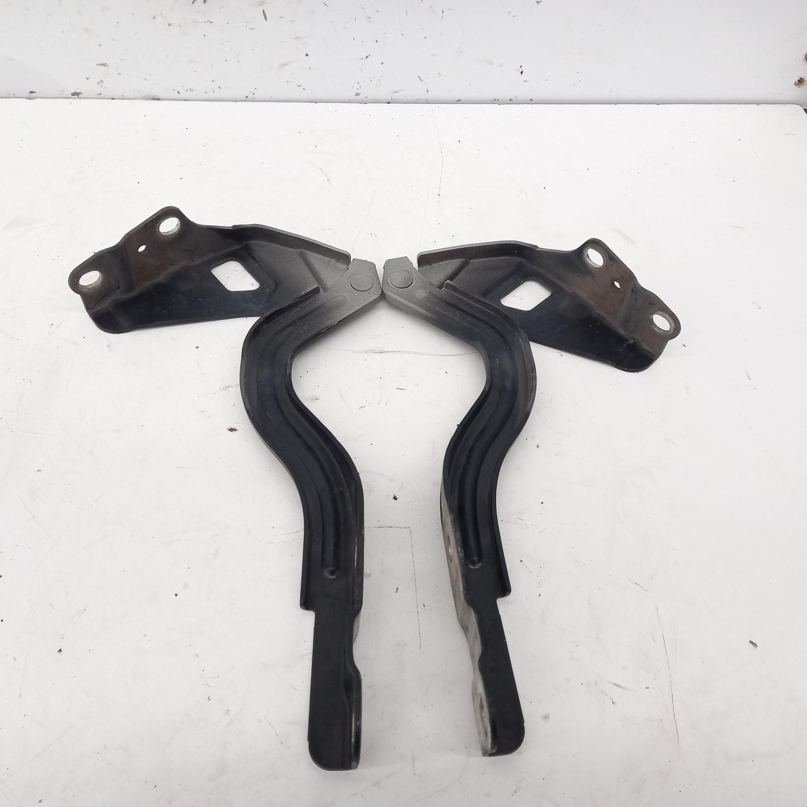 View Auto part Bonnet Hinge/Strut Hyundai Accent 2016