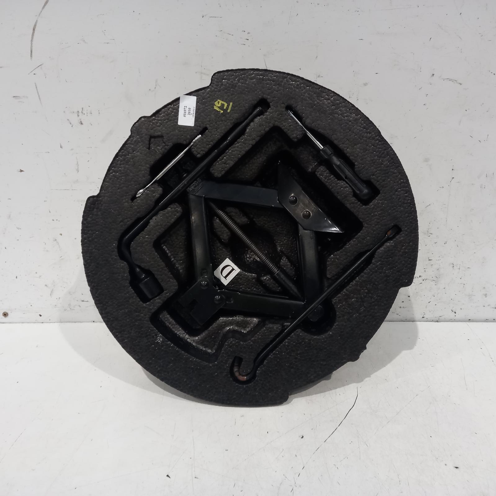 View Auto part Jack Kia Cerato 2010
