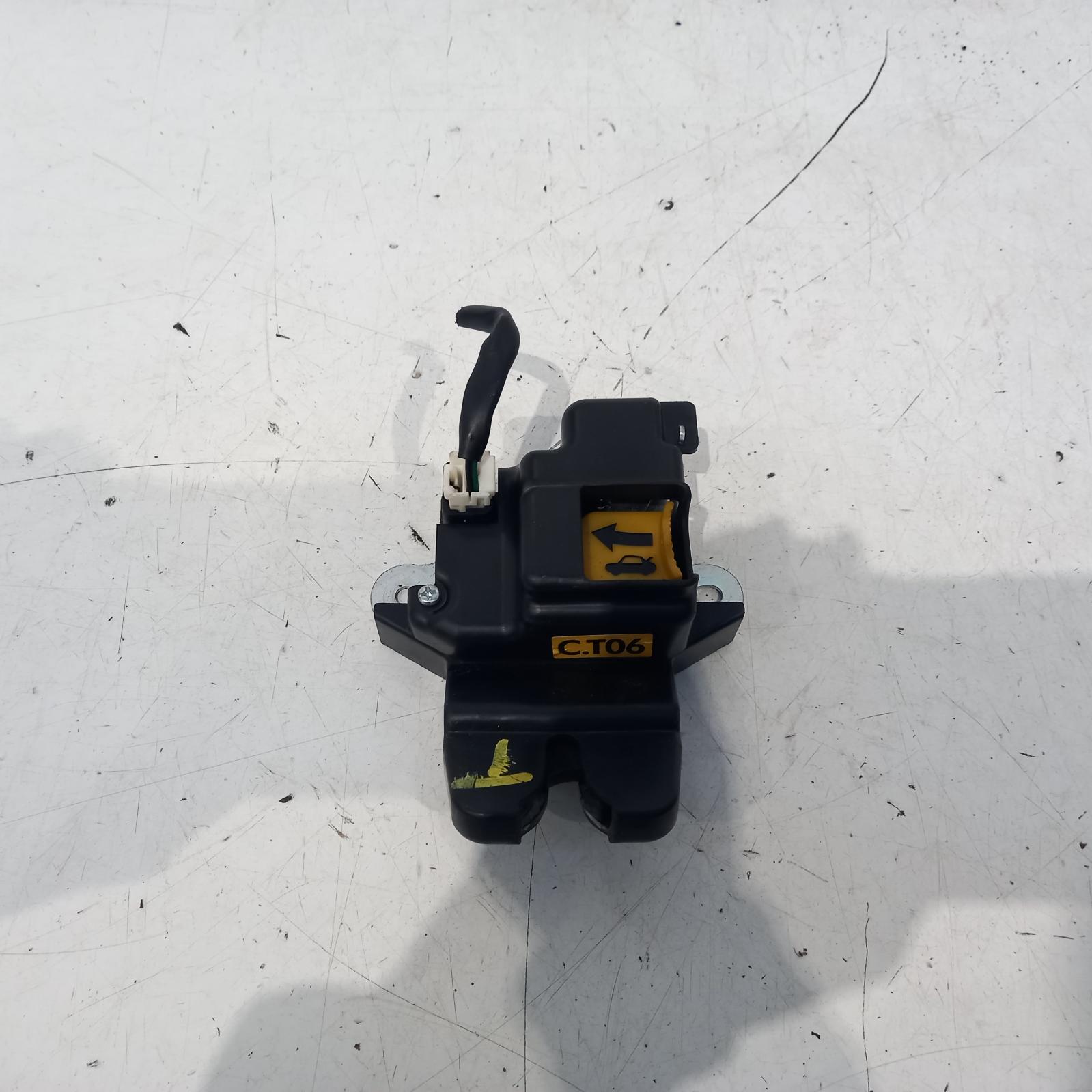 2010 Kia Cerato Door/Boot/Gate Lock View Auto part Door/Boot/Gate Lock Kia Cerato 2010