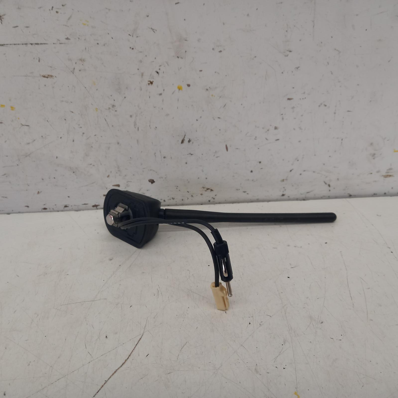 2008 Mitsubishi Outlander Antenna View Auto part Antenna Mitsubishi Outlander 2008