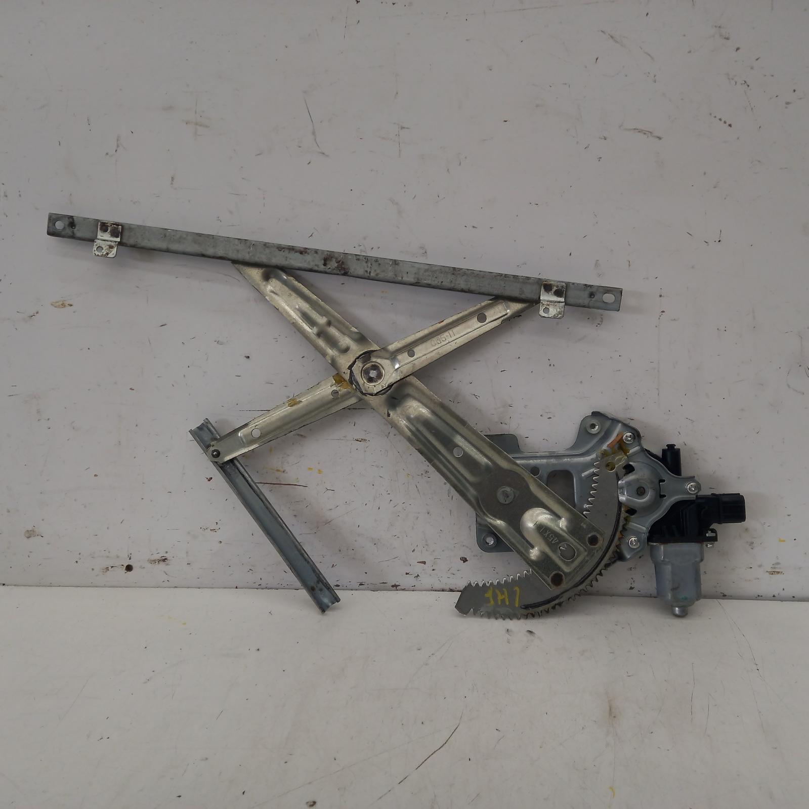 2008 Mitsubishi Outlander Left Front Window Reg/Motor View Auto part Left Front Window Reg/Motor Mitsubishi Outlander 2008
