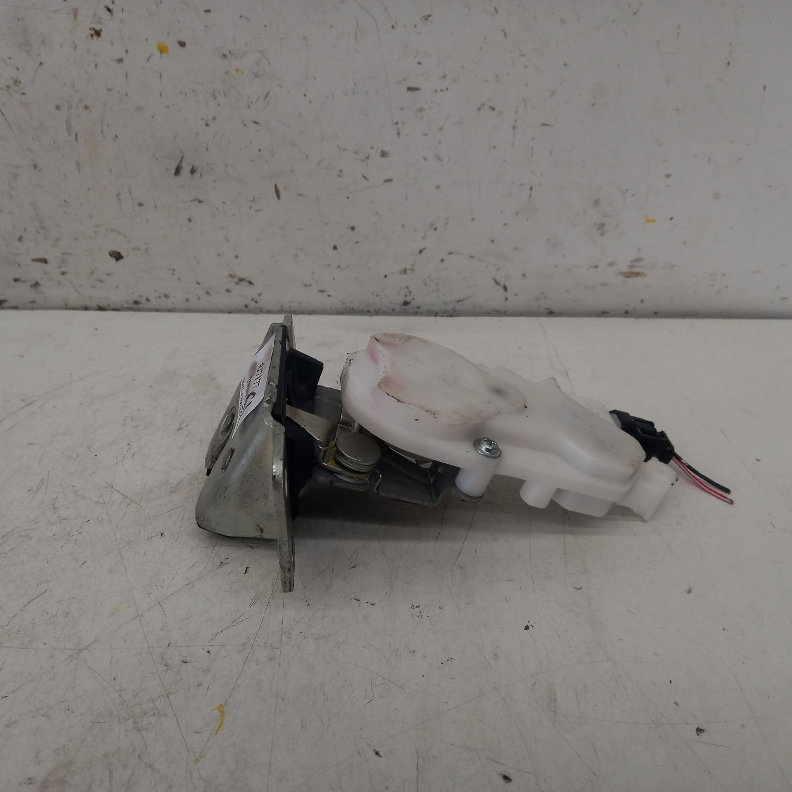 2008 Mitsubishi Outlander Door/Boot/Gate Lock View Auto part Door/Boot/Gate Lock Mitsubishi Outlander 2008