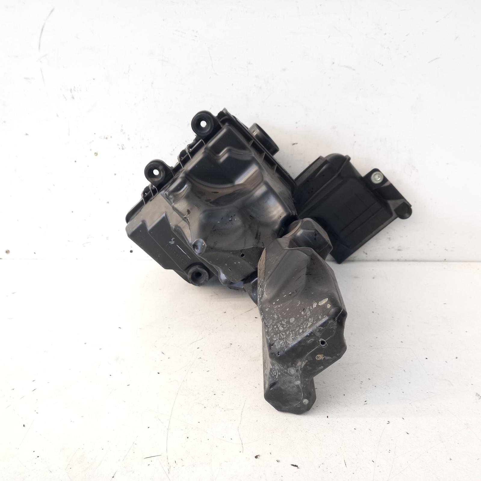 View Auto part Air Cleaner/Box Mazda 3 2015