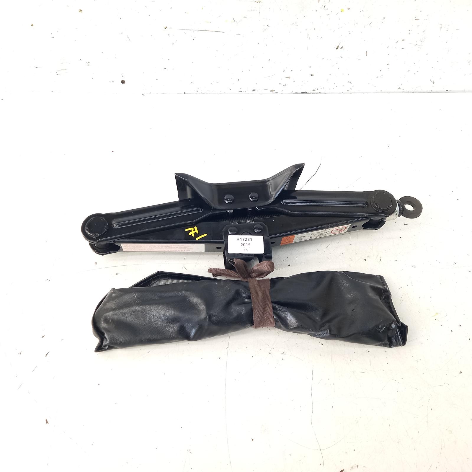 View Auto part Jack Mazda 3 2015