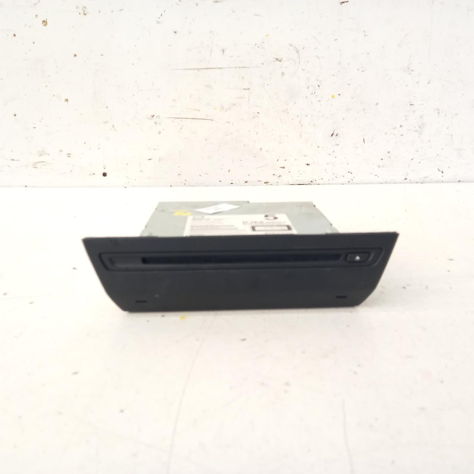 View Auto part Radio/Cd/Dvd/Sat/Tv Mazda 3 2015
