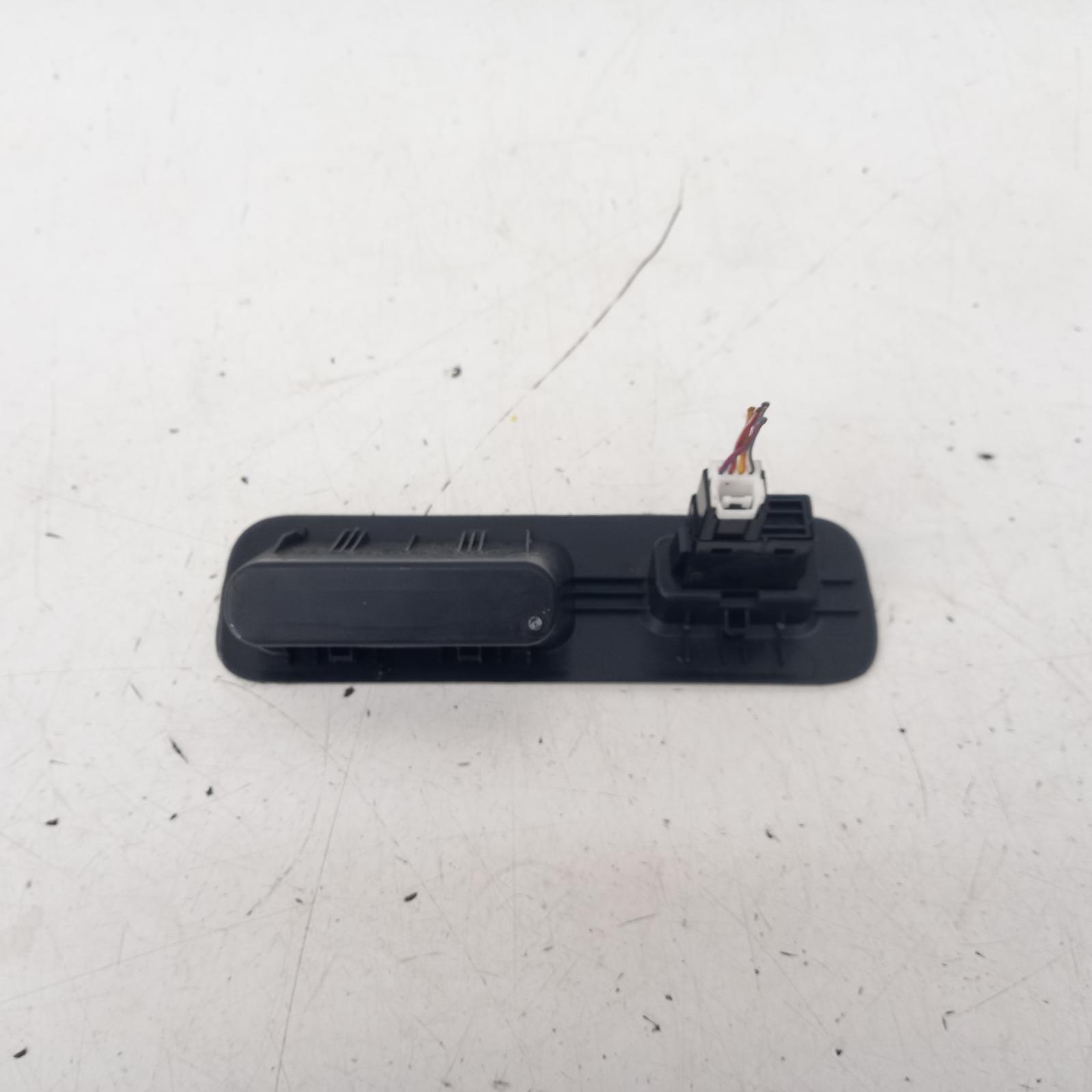 View Auto part Misc Switch/Relay Mazda Cx9 2015