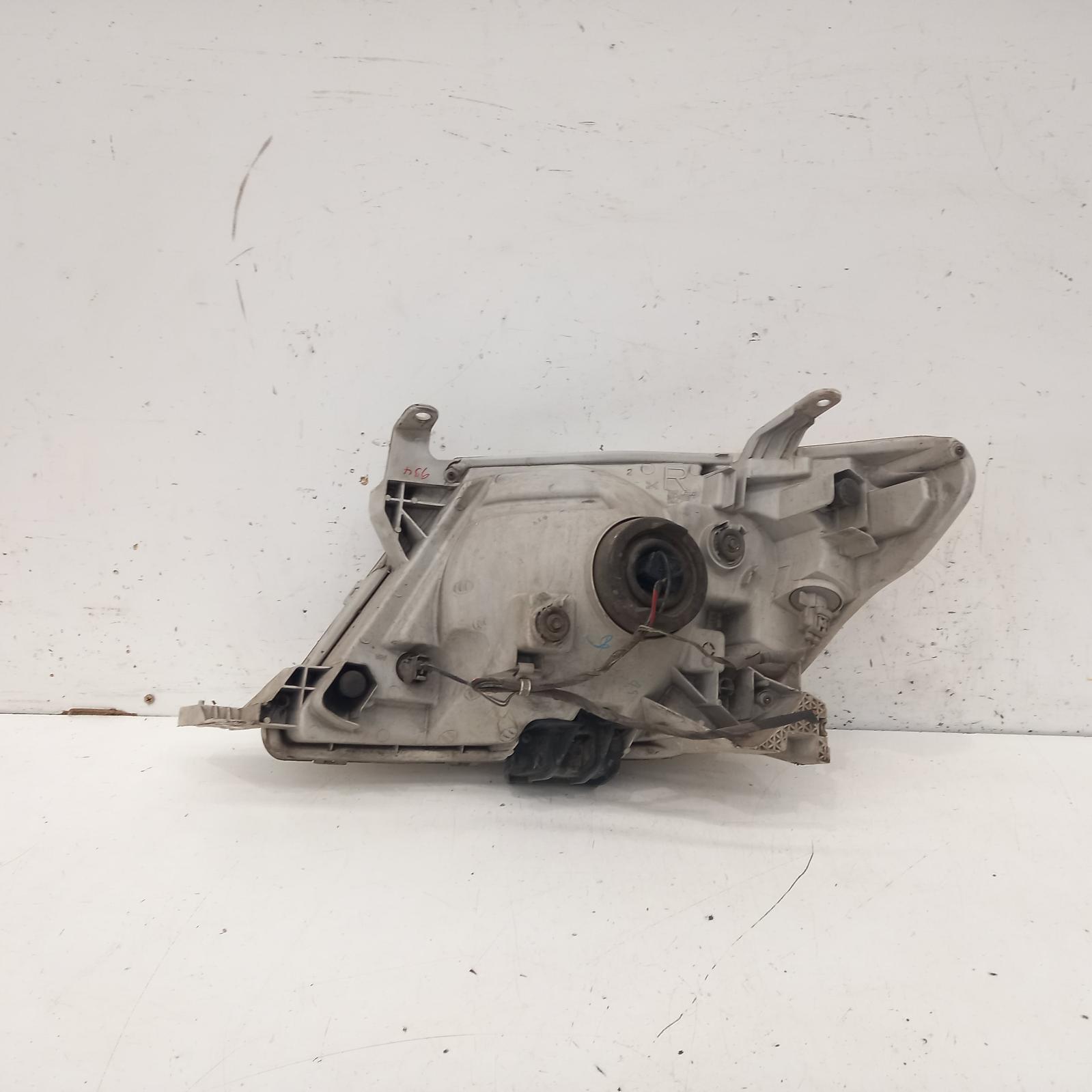 View Auto part Right Headlamp Toyota Hilux 2006