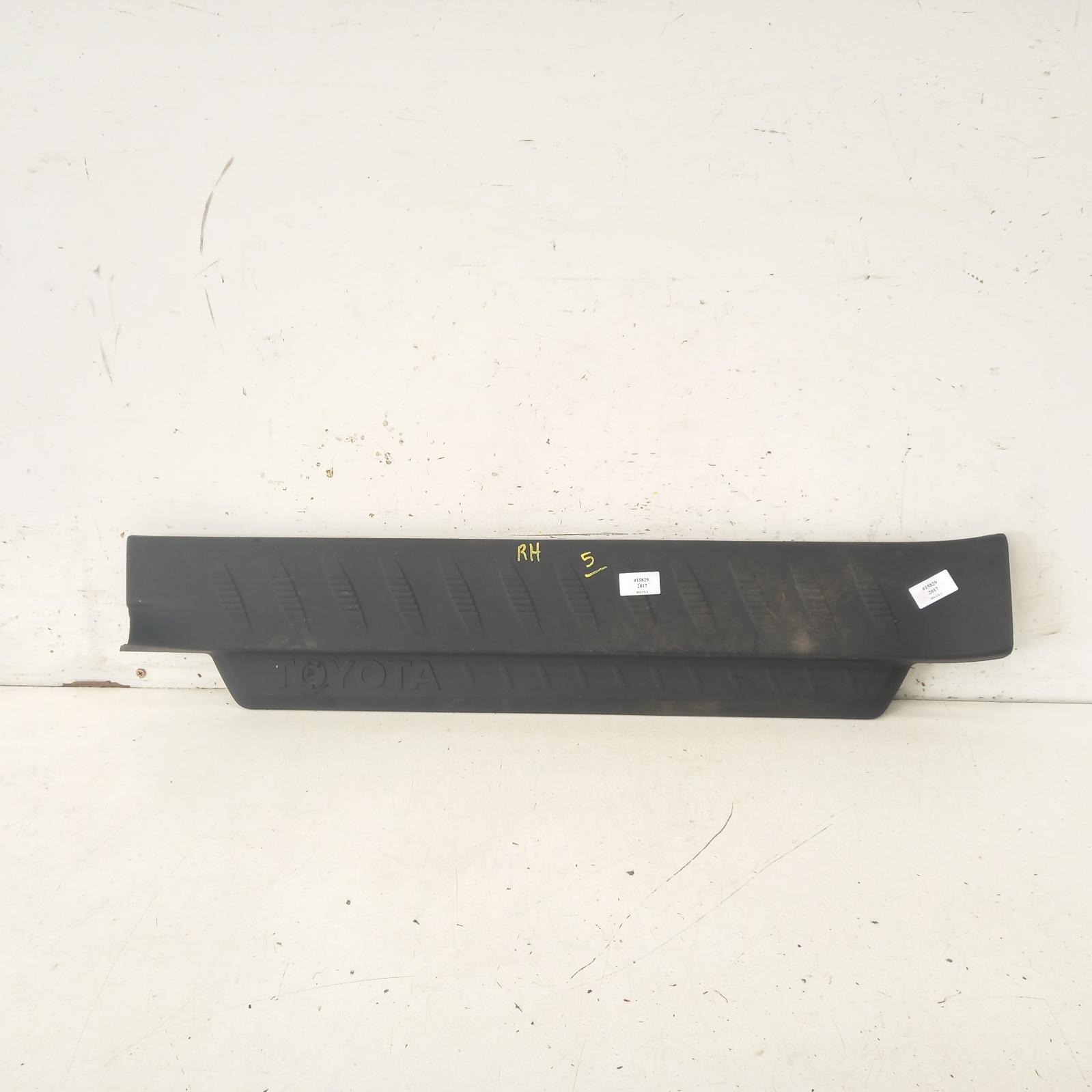 View Auto part Trim Panel Toyota Hilux 2017
