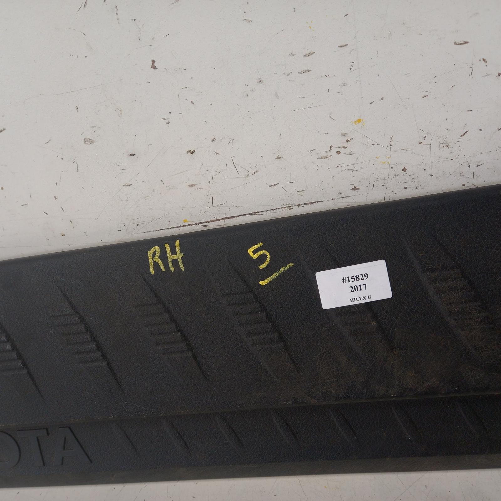 View Auto part Trim Panel Toyota Hilux 2017