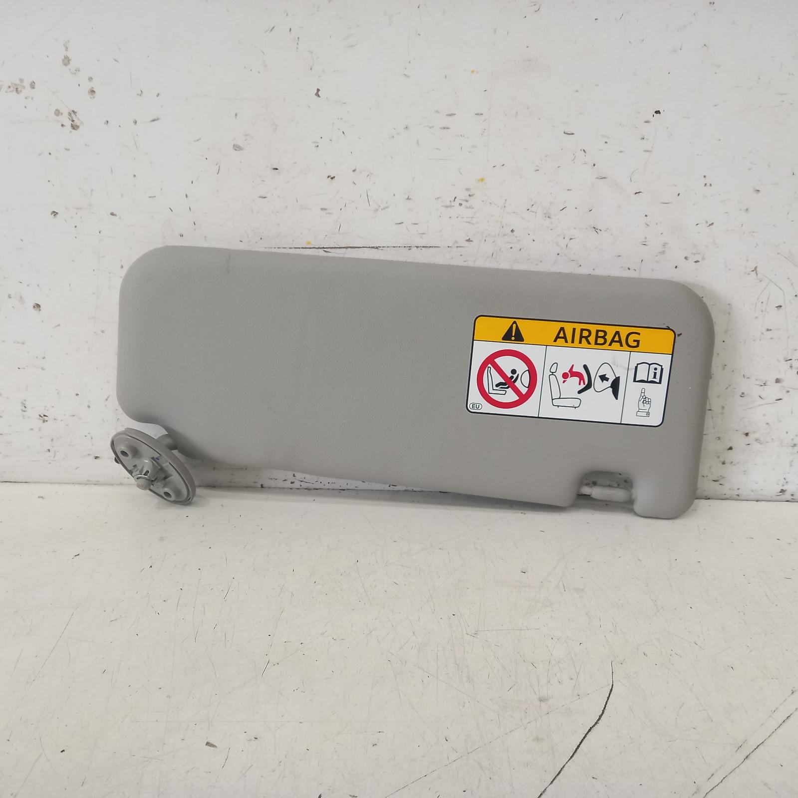 View Auto part Sunvisor Toyota Hilux 2017