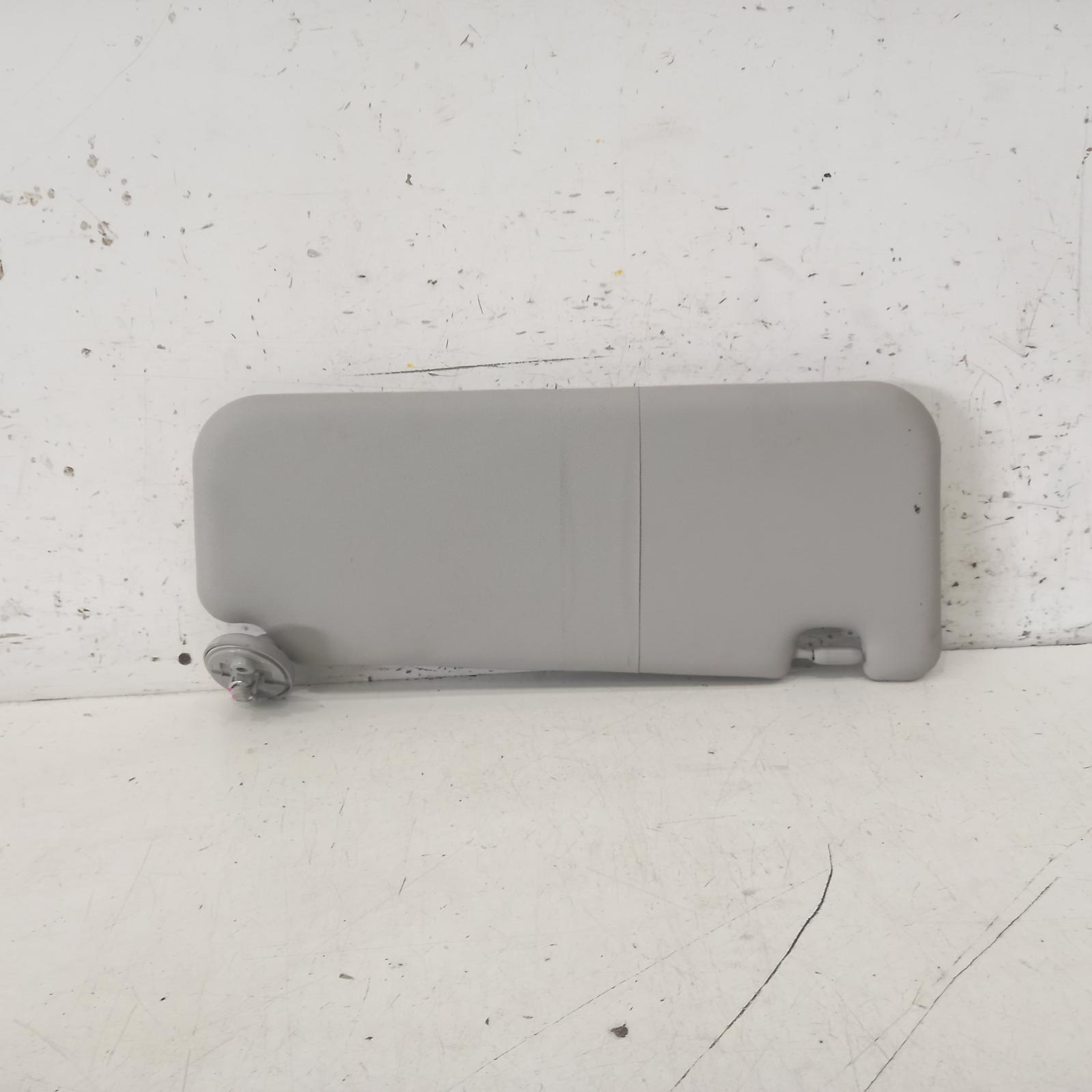 View Auto part Sunvisor Toyota Hilux 2017
