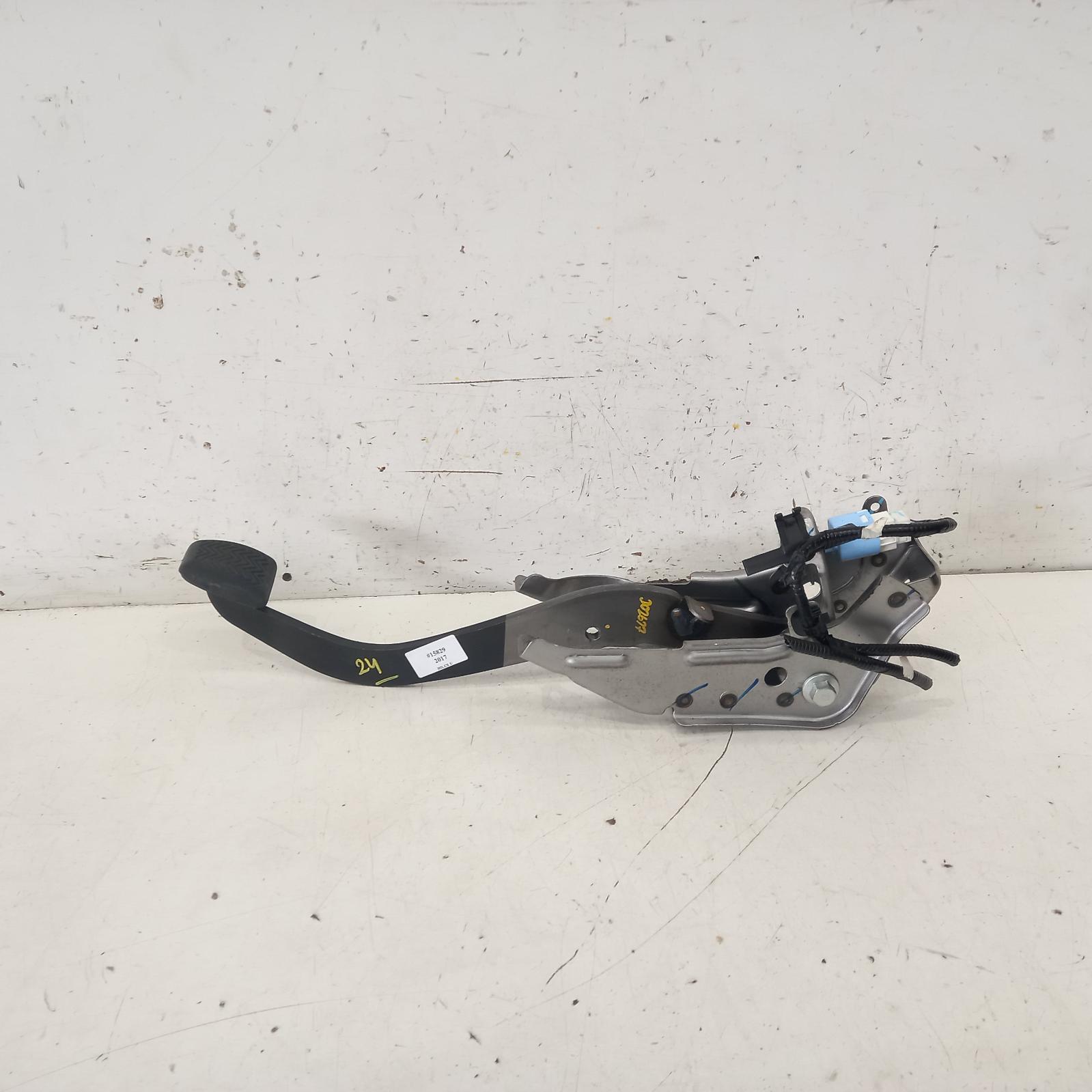 View Auto part Pedal Assembly Toyota Hilux 2017