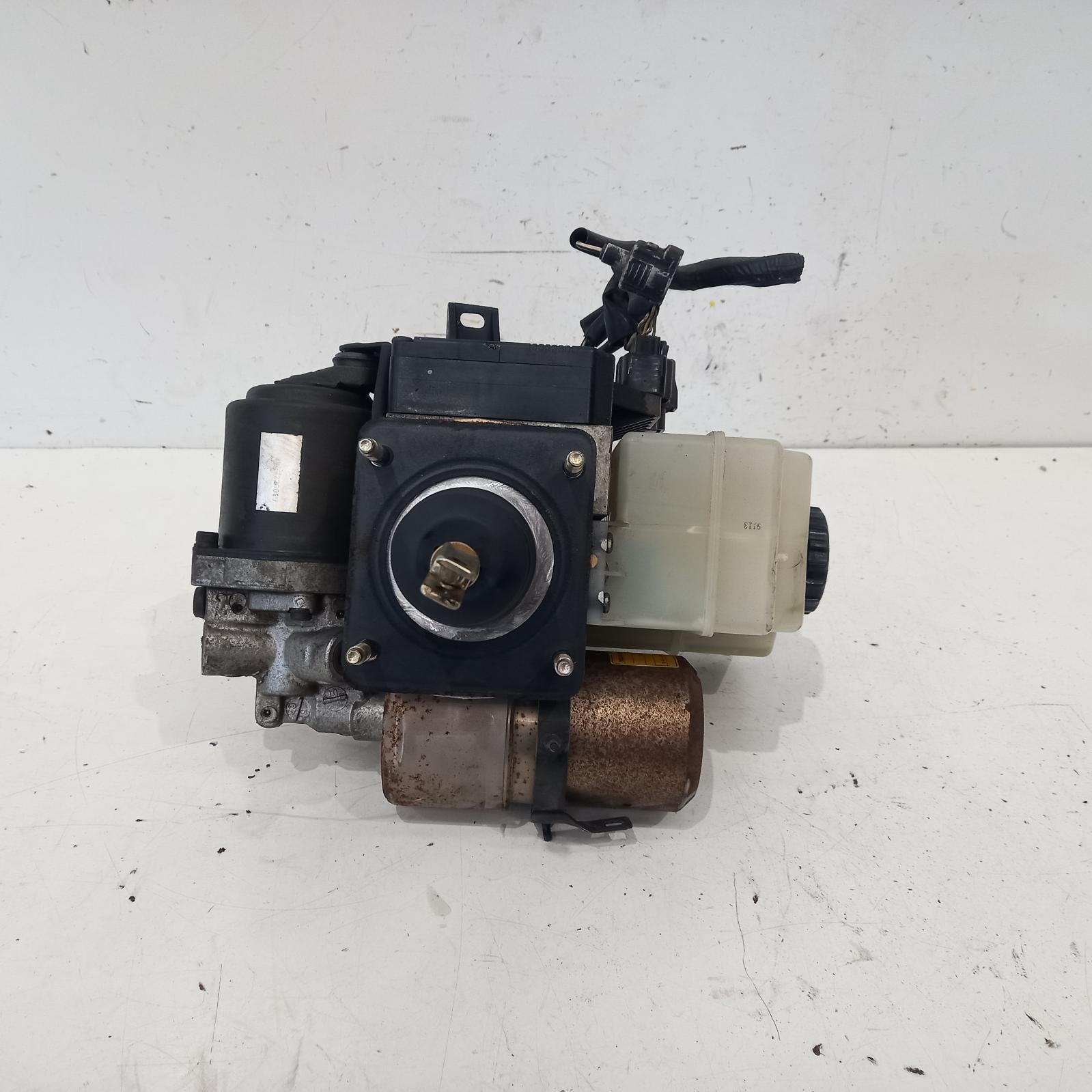 1999 Toyota Landcruiser Abs Pump/Modulator View Auto part Abs Pump/Modulator Toyota Landcruiser 1999