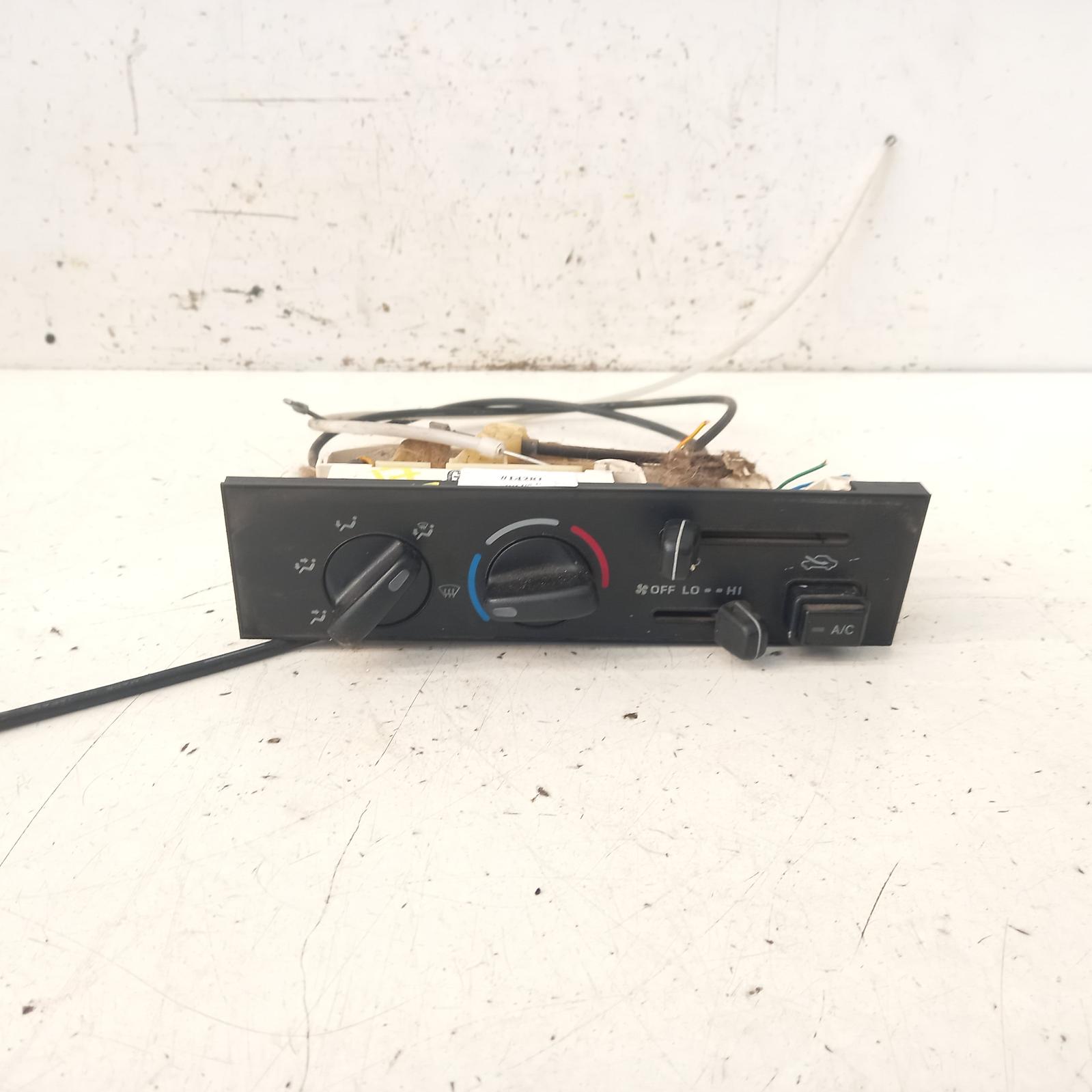 Heater/Ac Controls Hilux Toyota 2004