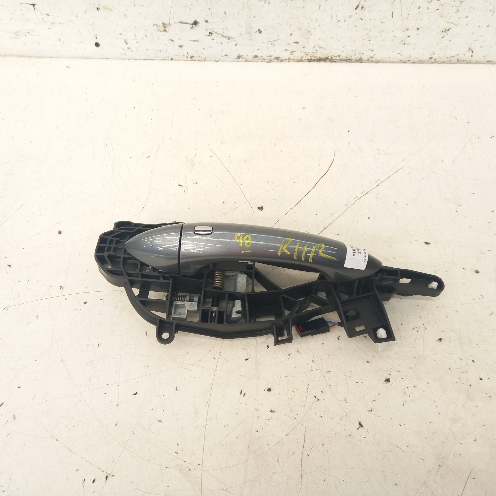 View Auto part Door Handle Holden Commodore 2020