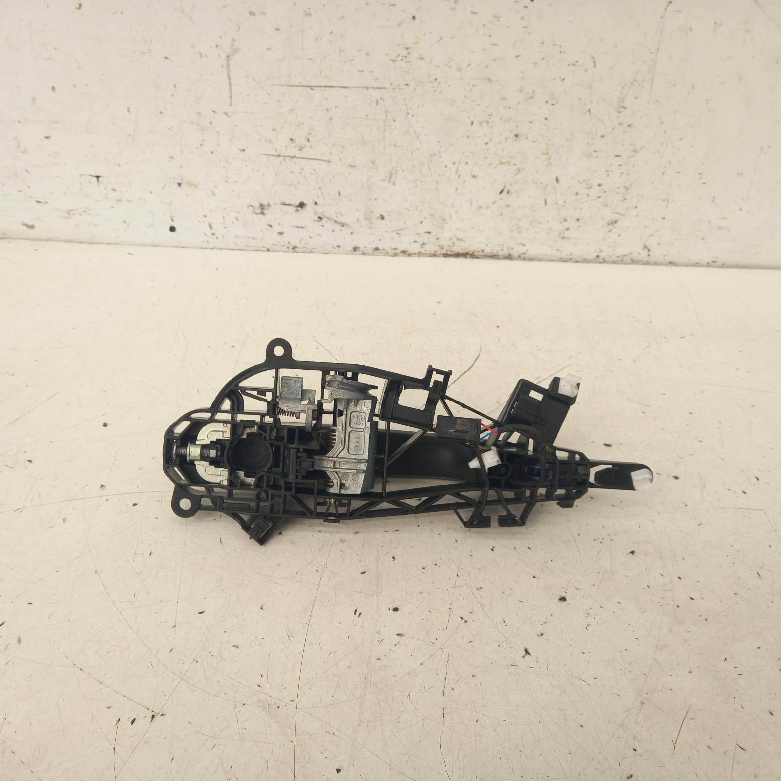 View Auto part Door Handle Holden Commodore 2020