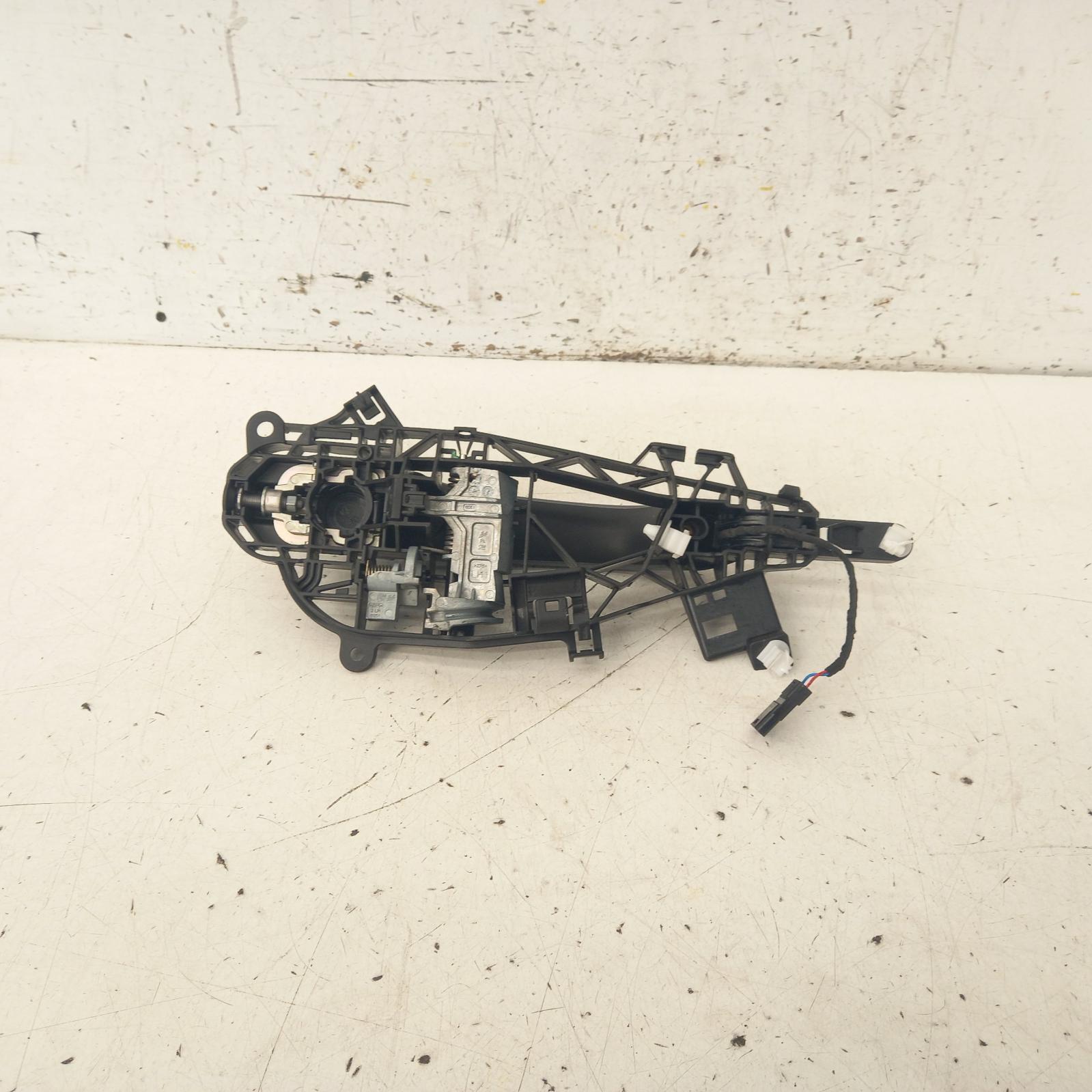 View Auto part Door Handle Holden Commodore 2020