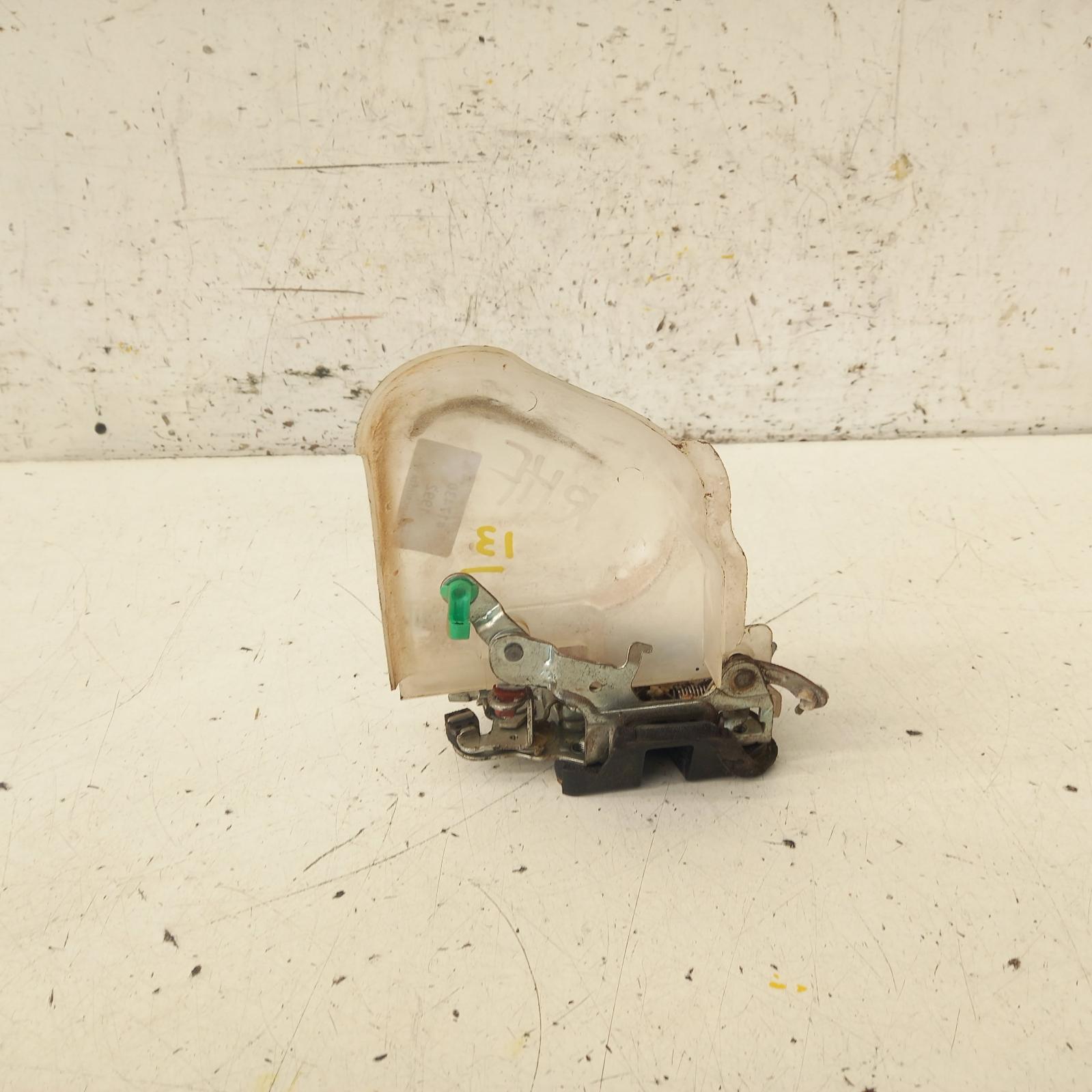 View Auto part Door/Boot/Gate Lock Toyota Landcruiser 1992