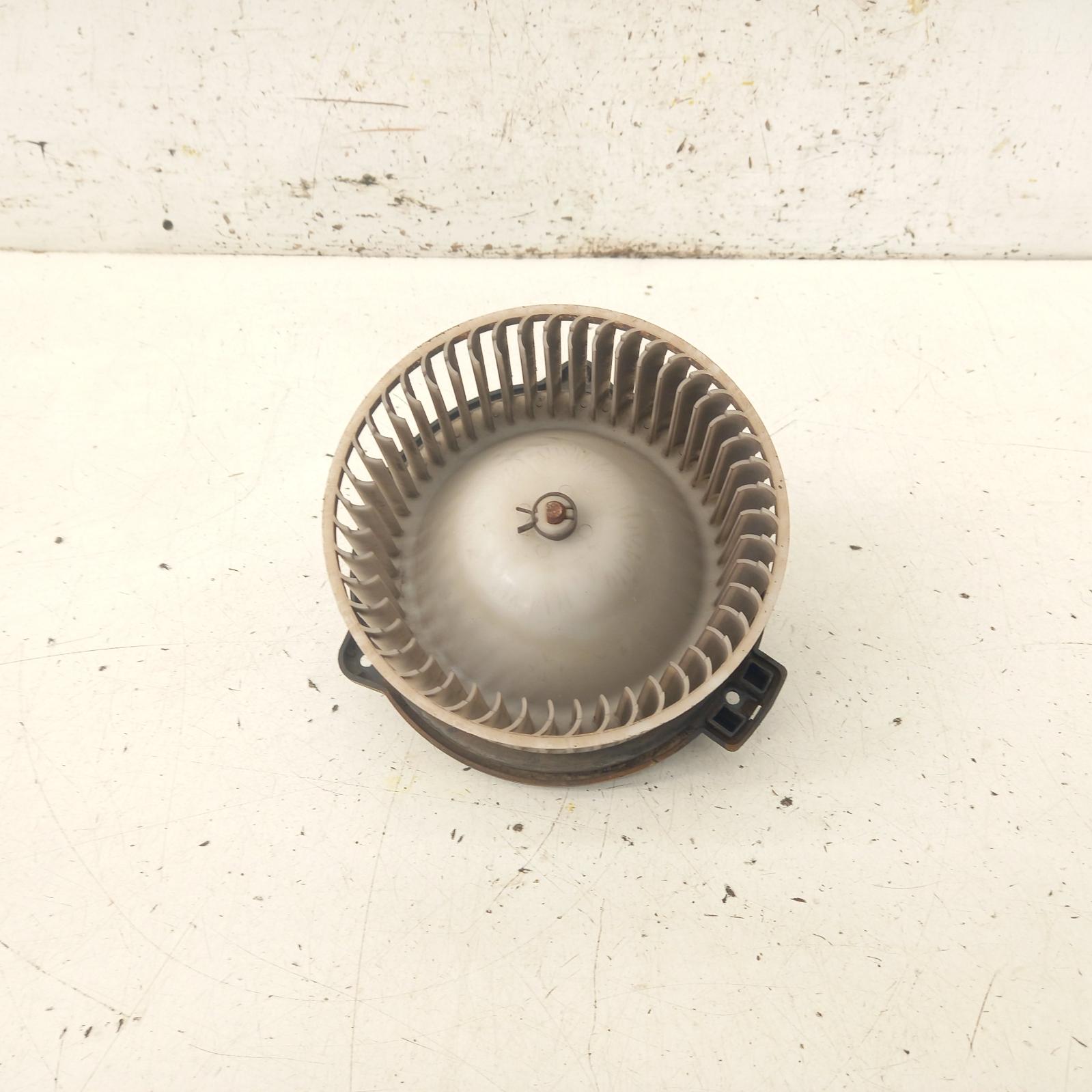 View Auto part Heater Fan Motor Toyota Landcruiser 1992