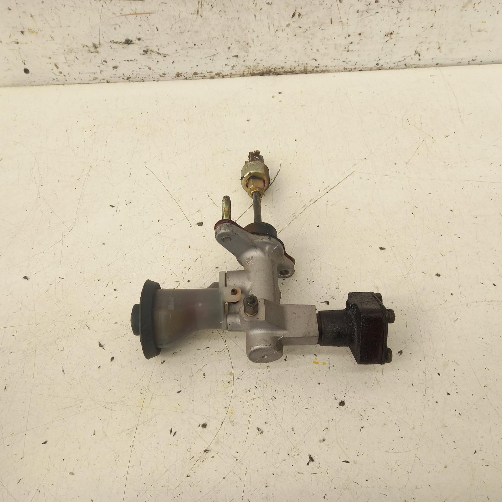 View Auto part Clutch Master Cylind Toyota Landcruiser 1992