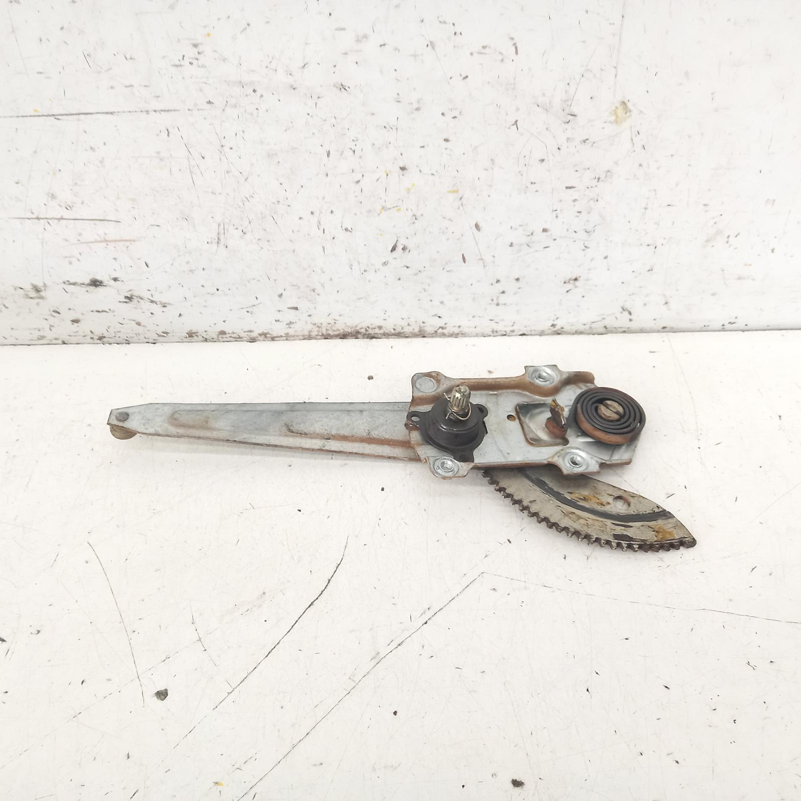 View Auto part Right Rear Wnd Reg/Motor Toyota Landcruiser 1992