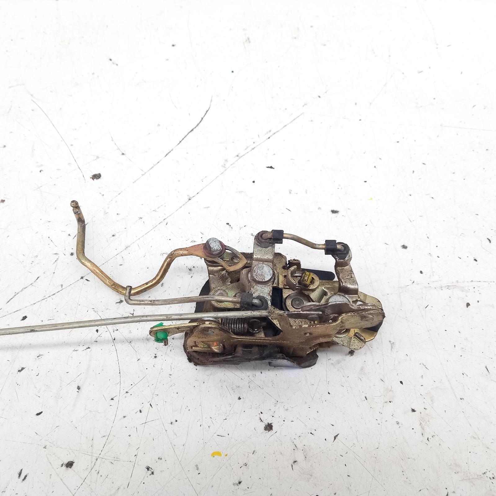 View Auto part Door/Boot/Gate Lock Toyota Hiace 1994